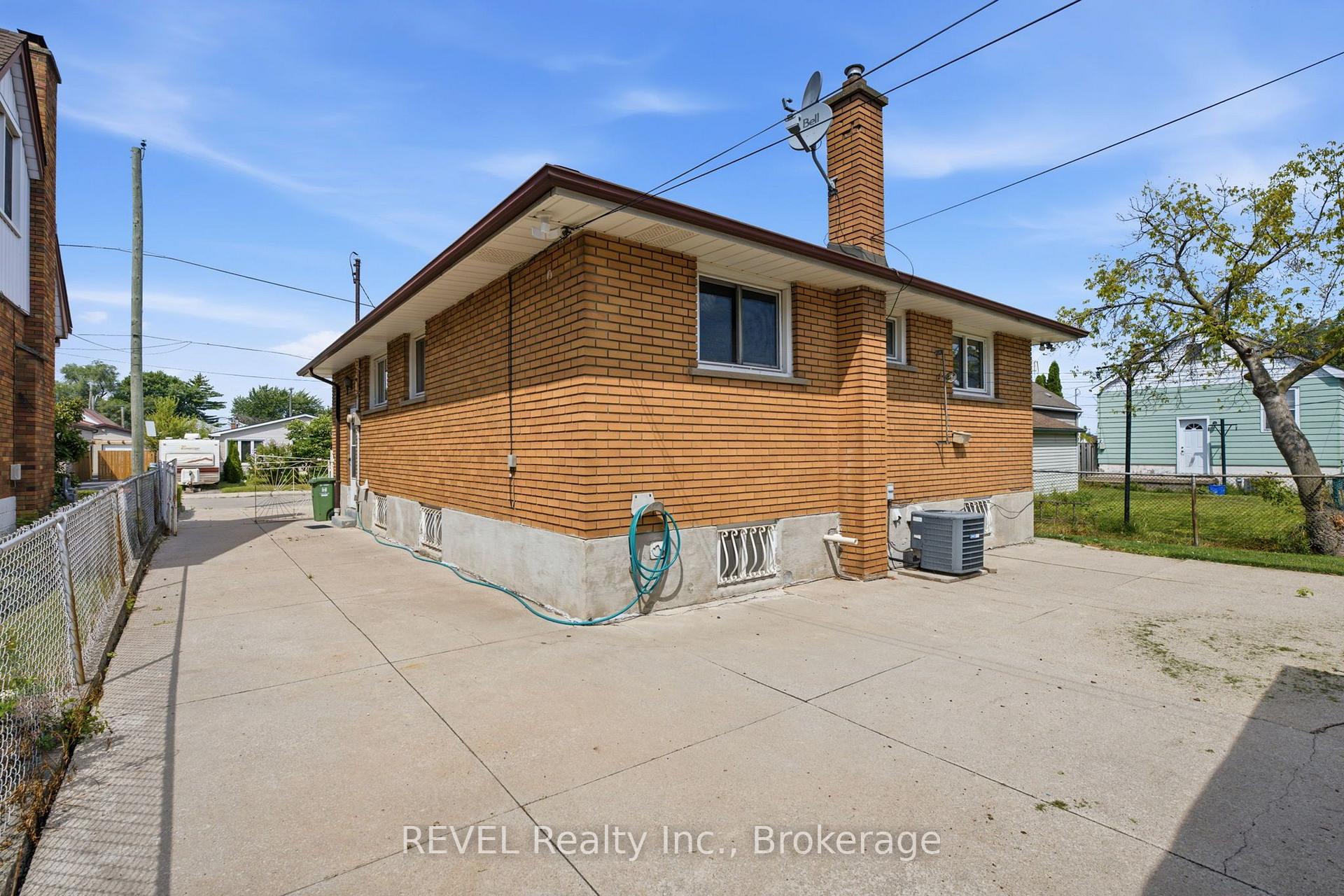 Photo 8 of 330 Waverly Street, Hamilton, McQuesten — HOMEH