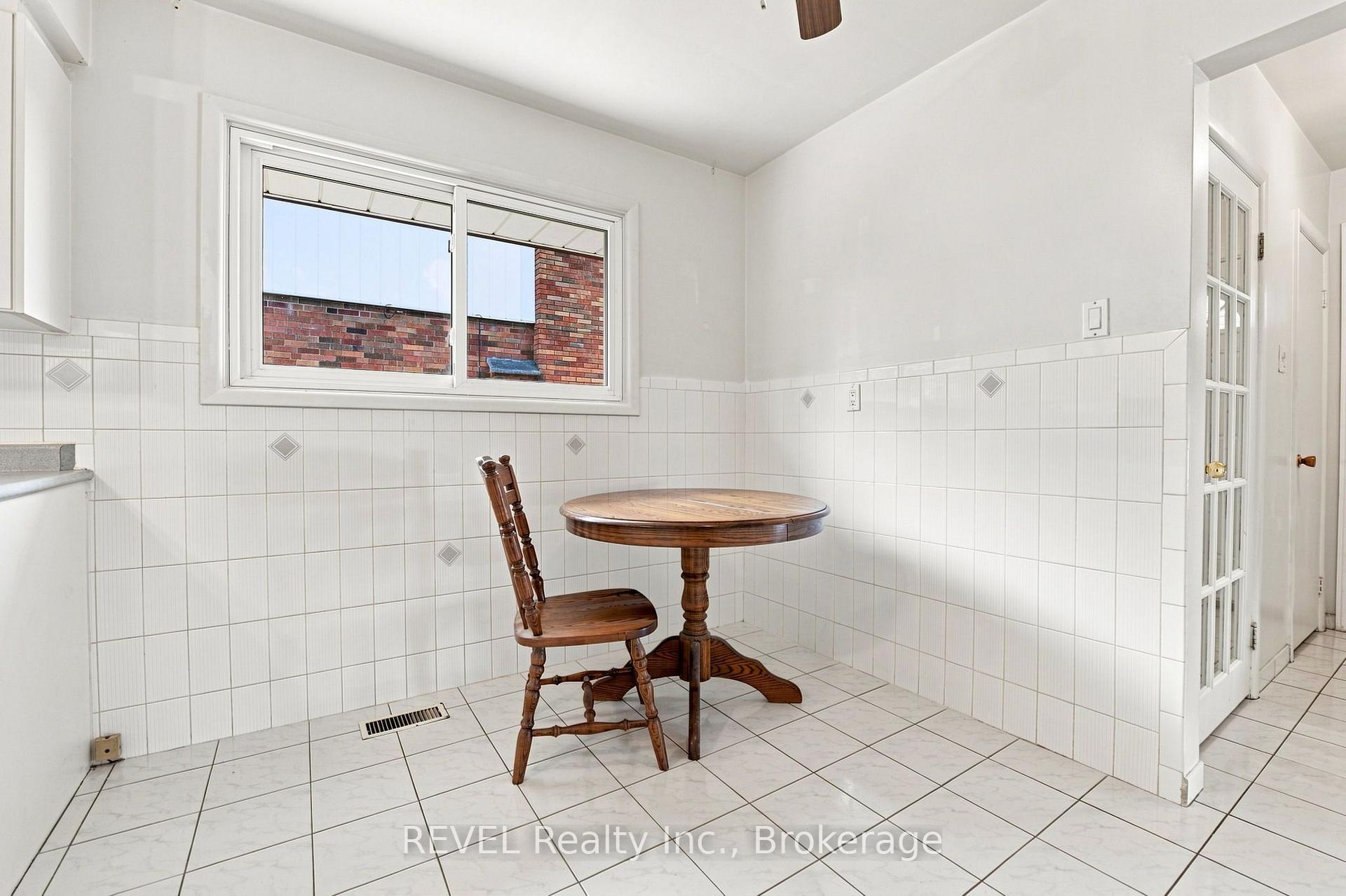 Photo 13 of 330 Waverly Street, Hamilton, McQuesten — HOMEH
