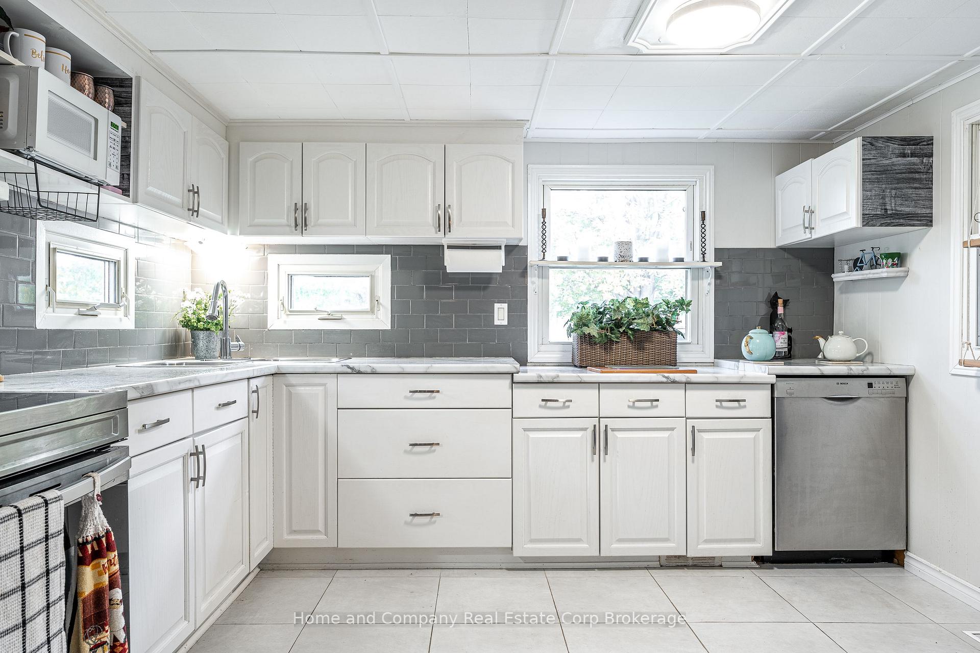 Photo 4 of 114 Oak Street, Perth East, Crystal Lake — HOMEH