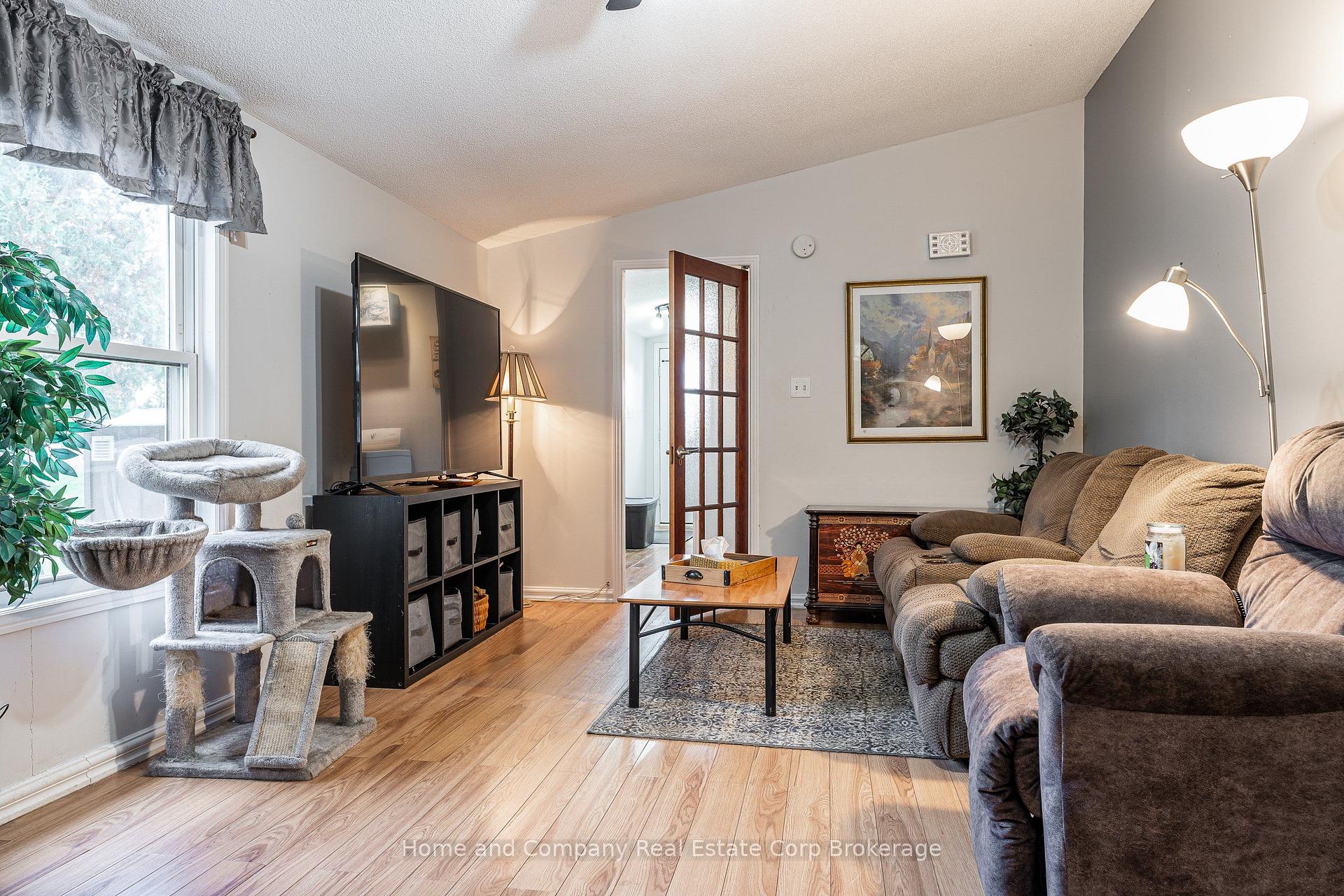 Photo 5 of 114 Oak Street, Perth East, Crystal Lake — HOMEH