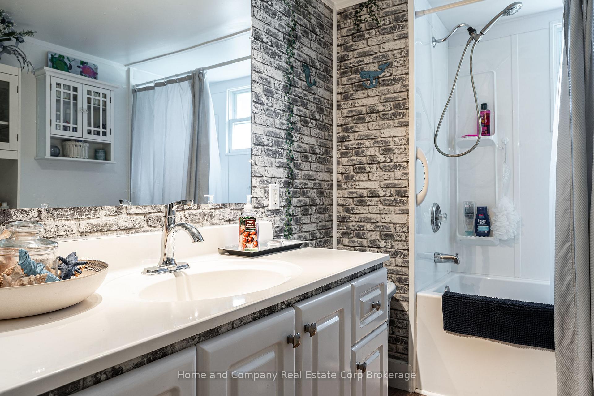 Photo 14 of 114 Oak Street, Perth East, Crystal Lake — HOMEH