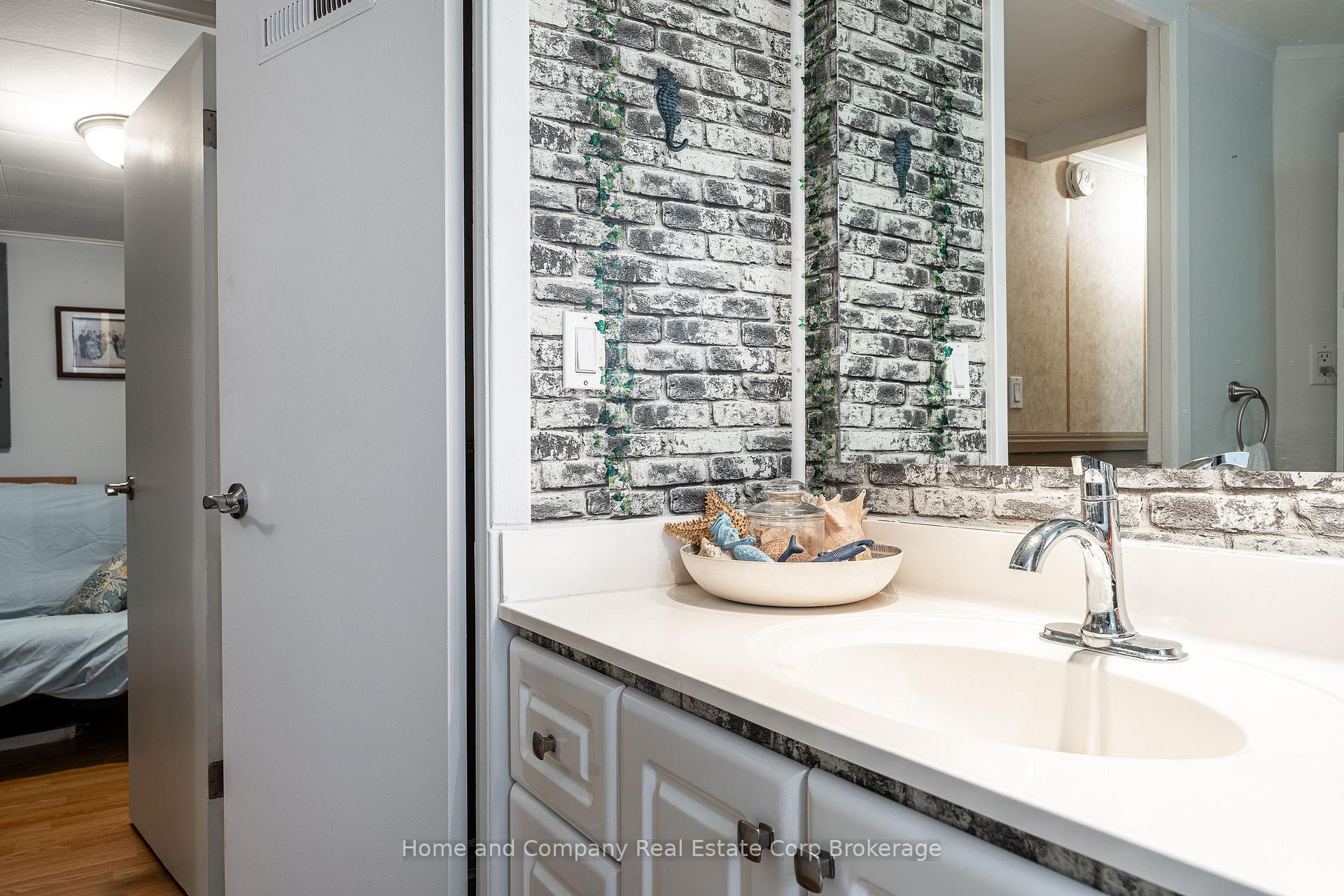 Photo 15 of 114 Oak Street, Perth East, Crystal Lake — HOMEH