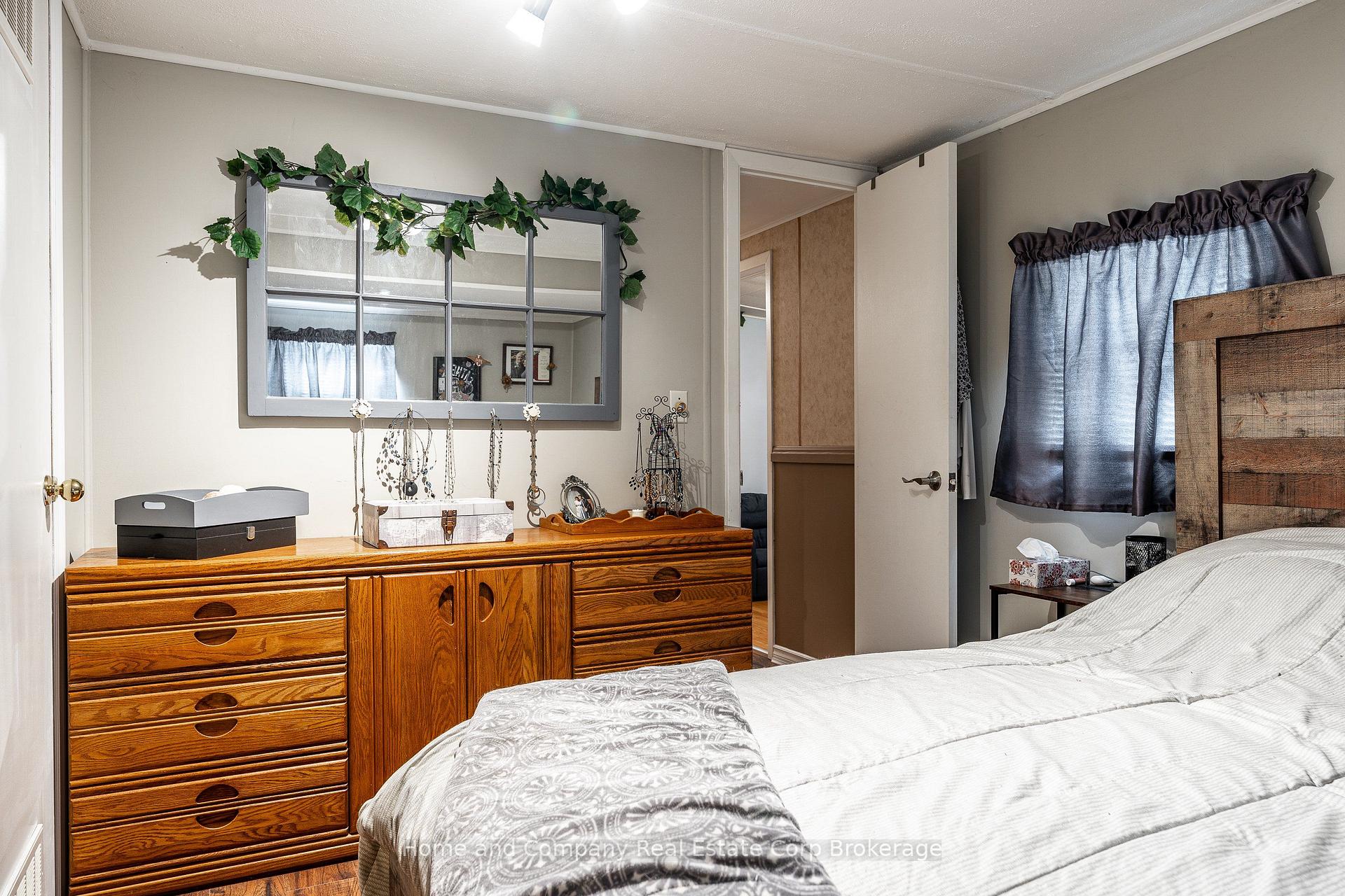 Photo 18 of 114 Oak Street, Perth East, Crystal Lake — HOMEH