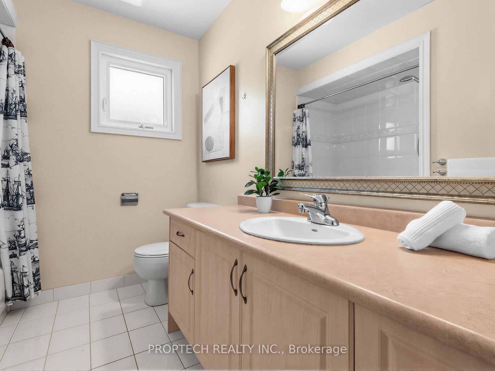 Photo 24 of 47 Topham Crescent, Richmond Hill, Westbrook — HOMEH