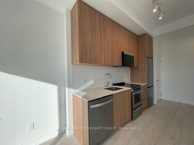 Photo 7 of Unit 702, 3008 William Cutmore Boulevard, Oakville, Joshua Meadows — HOMEH