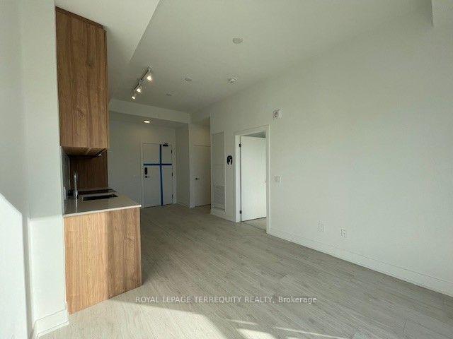 Photo 10 of Unit 702, 3008 William Cutmore Boulevard, Oakville, Joshua Meadows — HOMEH
