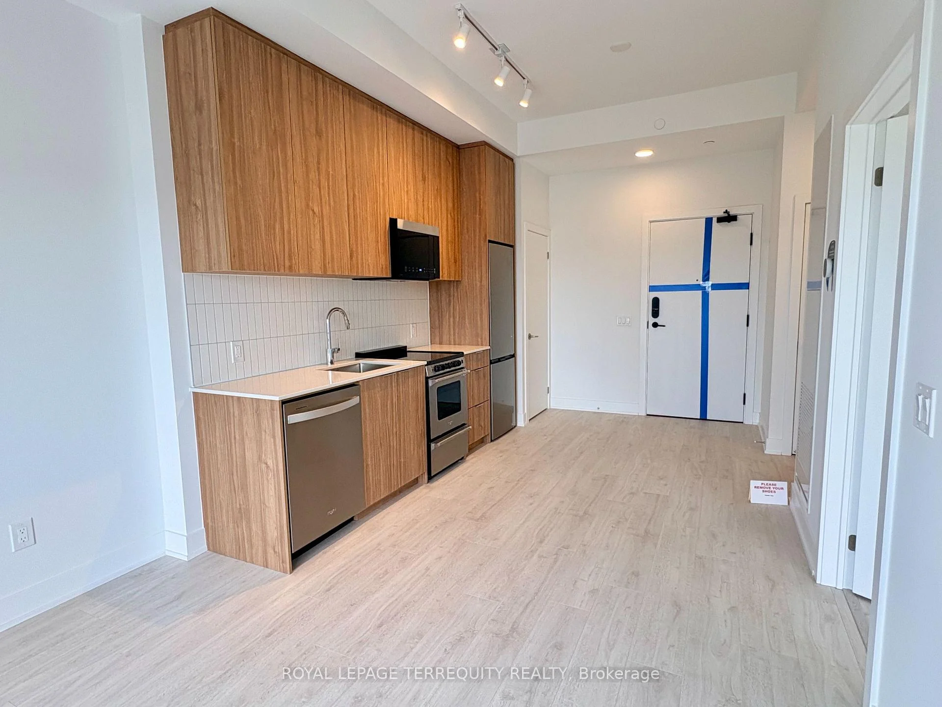 Photo 6 of Unit 702, 3008 William Cutmore Boulevard, Oakville, Joshua Meadows — HOMEH
