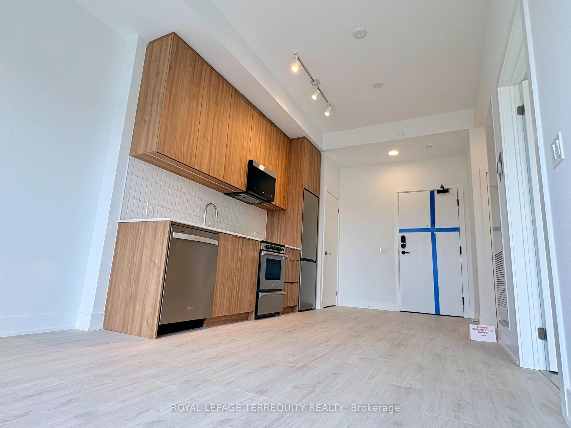 Photo 8 of Unit 702, 3008 William Cutmore Boulevard, Oakville, Joshua Meadows — HOMEH