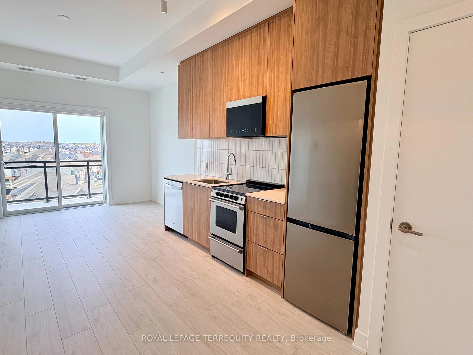 Photo 15 of Unit 702, 3008 William Cutmore Boulevard, Oakville, Joshua Meadows — HOMEH