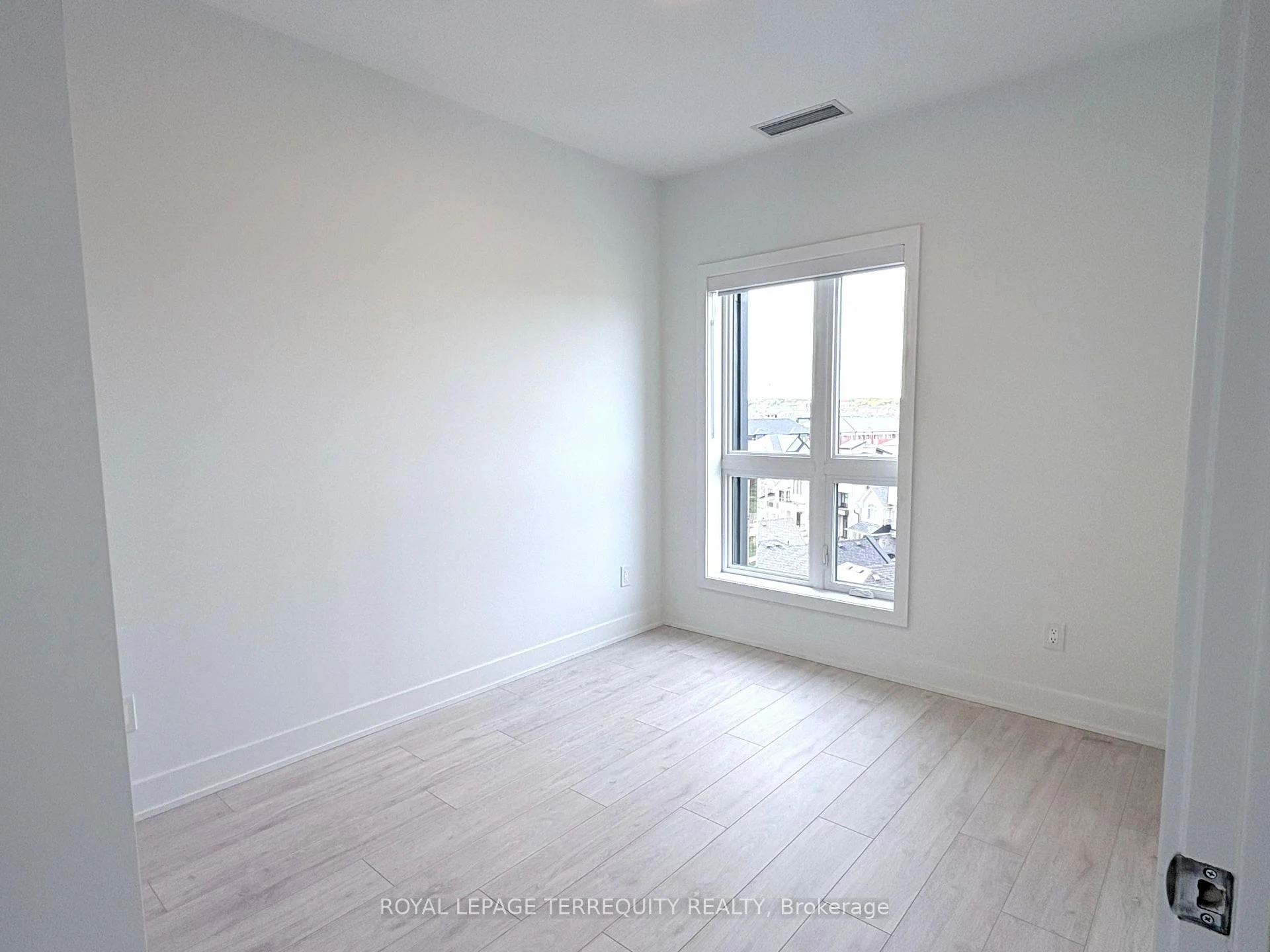 Photo 29 of Unit 702, 3008 William Cutmore Boulevard, Oakville, Joshua Meadows — HOMEH