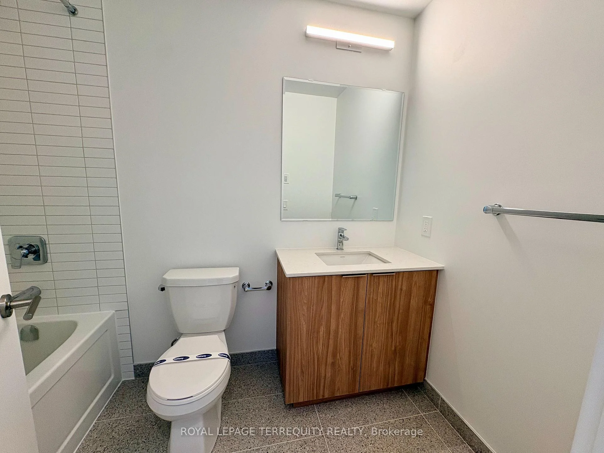 Photo 37 of Unit 702, 3008 William Cutmore Boulevard, Oakville, Joshua Meadows — HOMEH