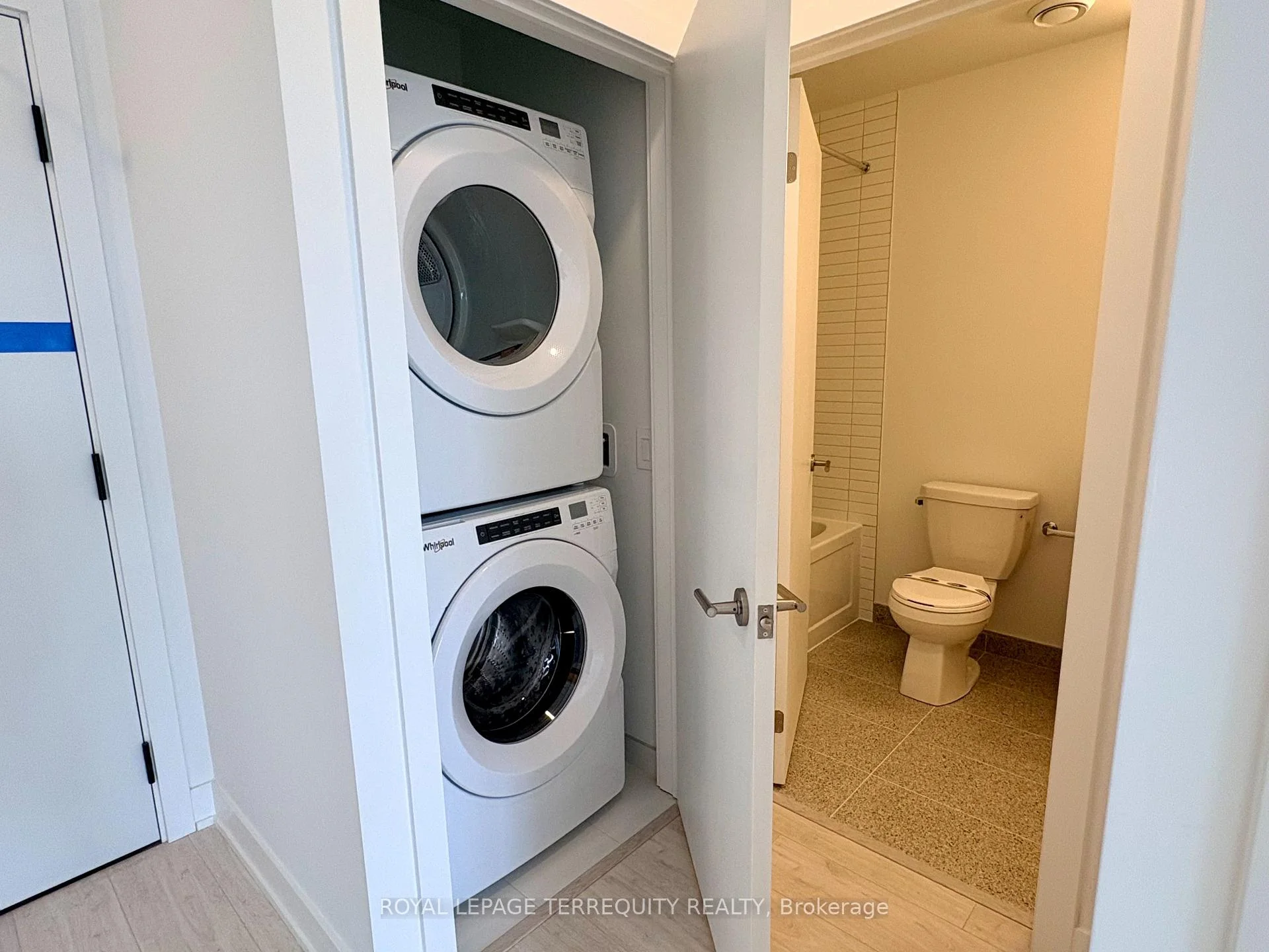 Photo 39 of Unit 702, 3008 William Cutmore Boulevard, Oakville, Joshua Meadows — HOMEH