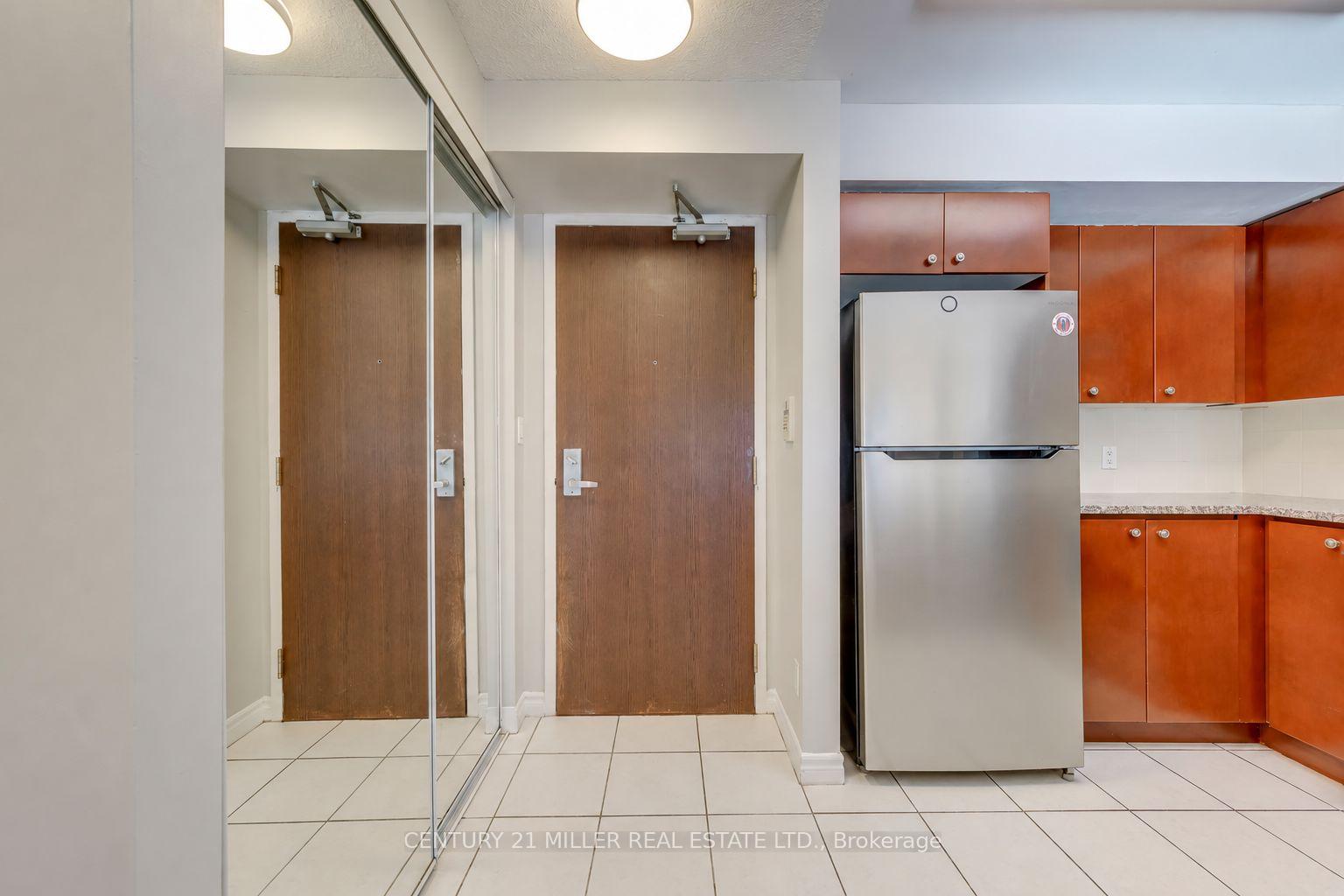 Photo 5 of Unit 2010, 335 Rathburn Road W, Mississauga, Creditview — HOMEH