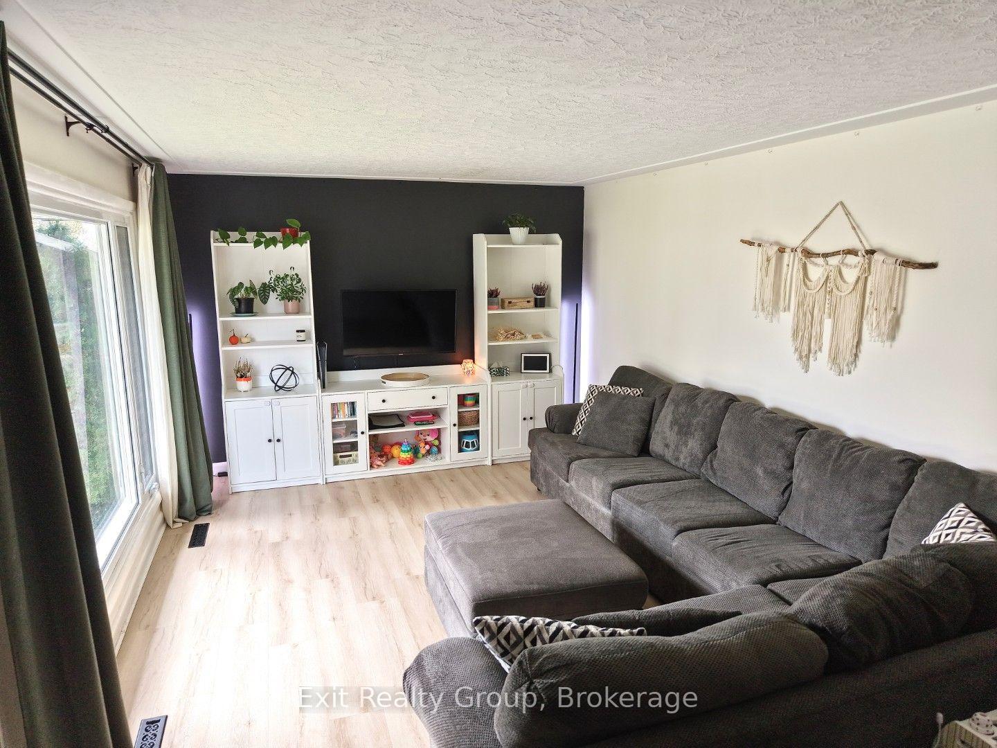 Photo 4 of 42 Third Avenue, Quinte West, Trenton Ward — HOMEH