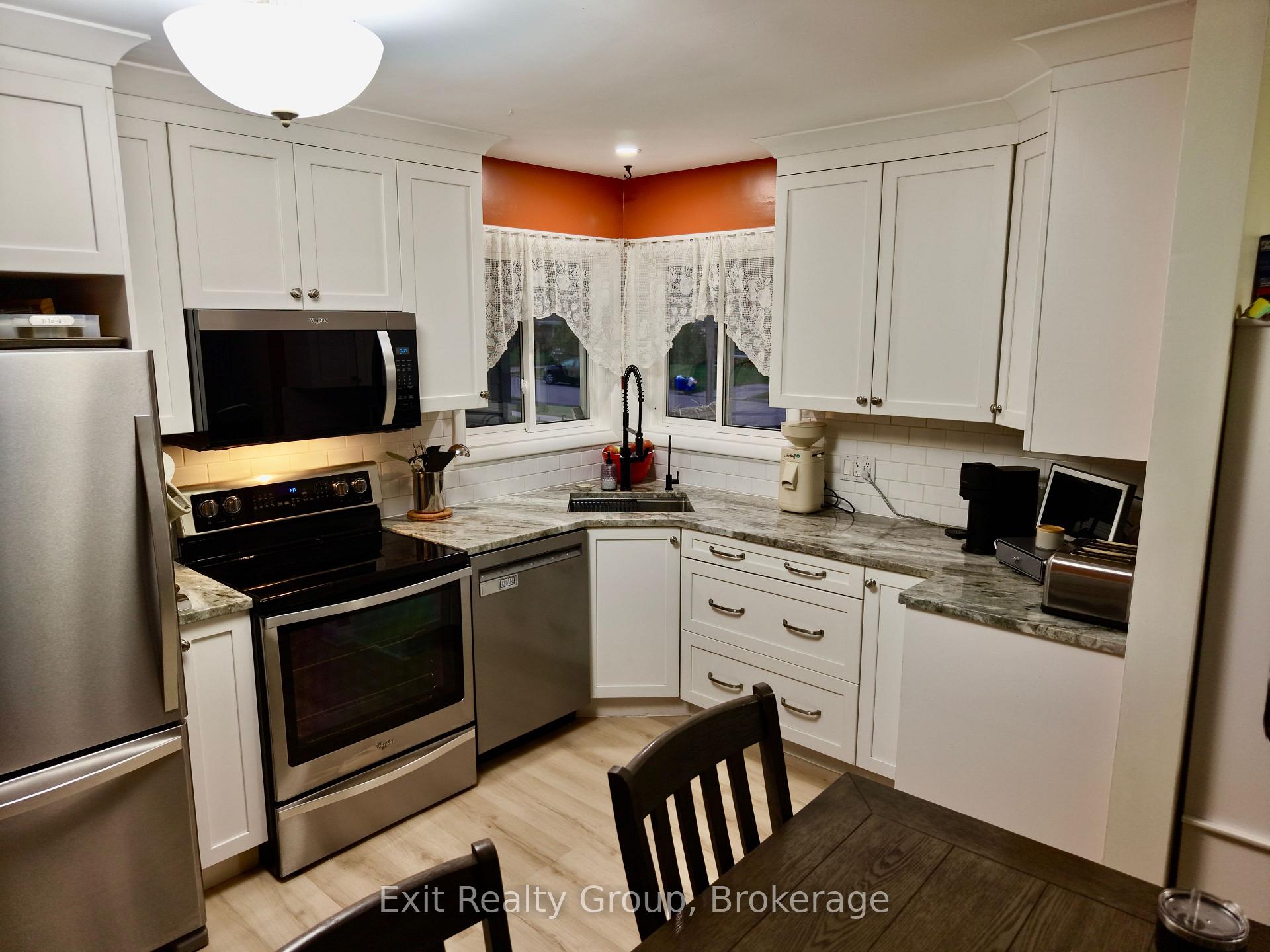 Photo 10 of 42 Third Avenue, Quinte West, Trenton Ward — HOMEH