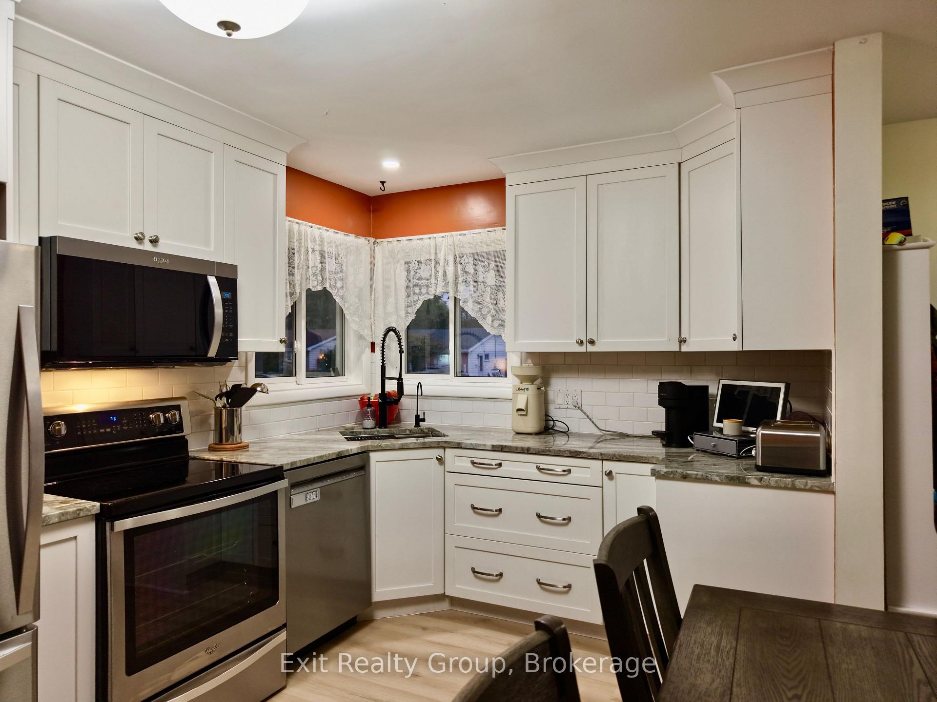 Photo 11 of 42 Third Avenue, Quinte West, Trenton Ward — HOMEH