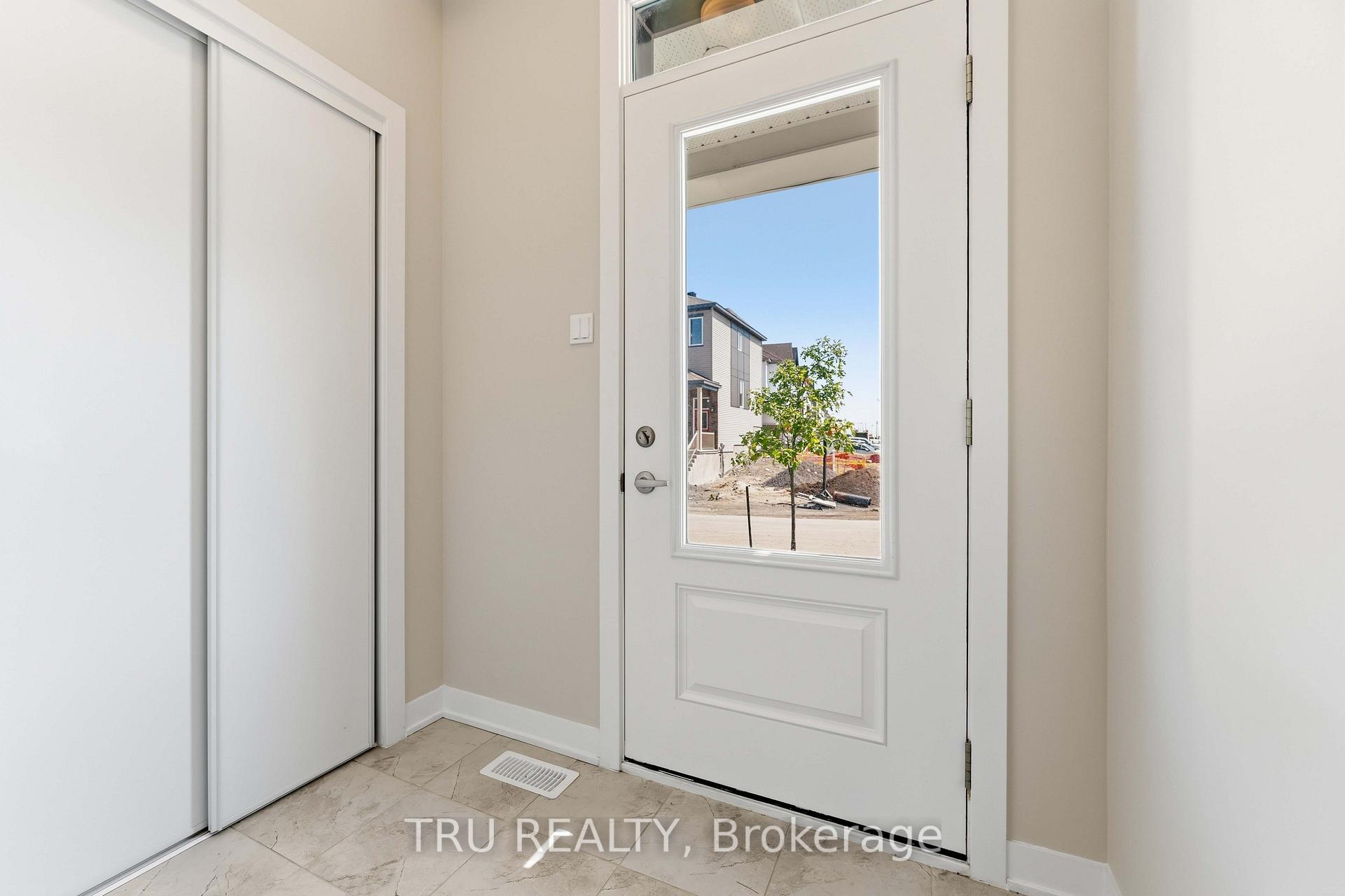 Photo 3 of 706 Expansion Road, Ottawa, Barrhaven - Half Moon Bay — HOMEH