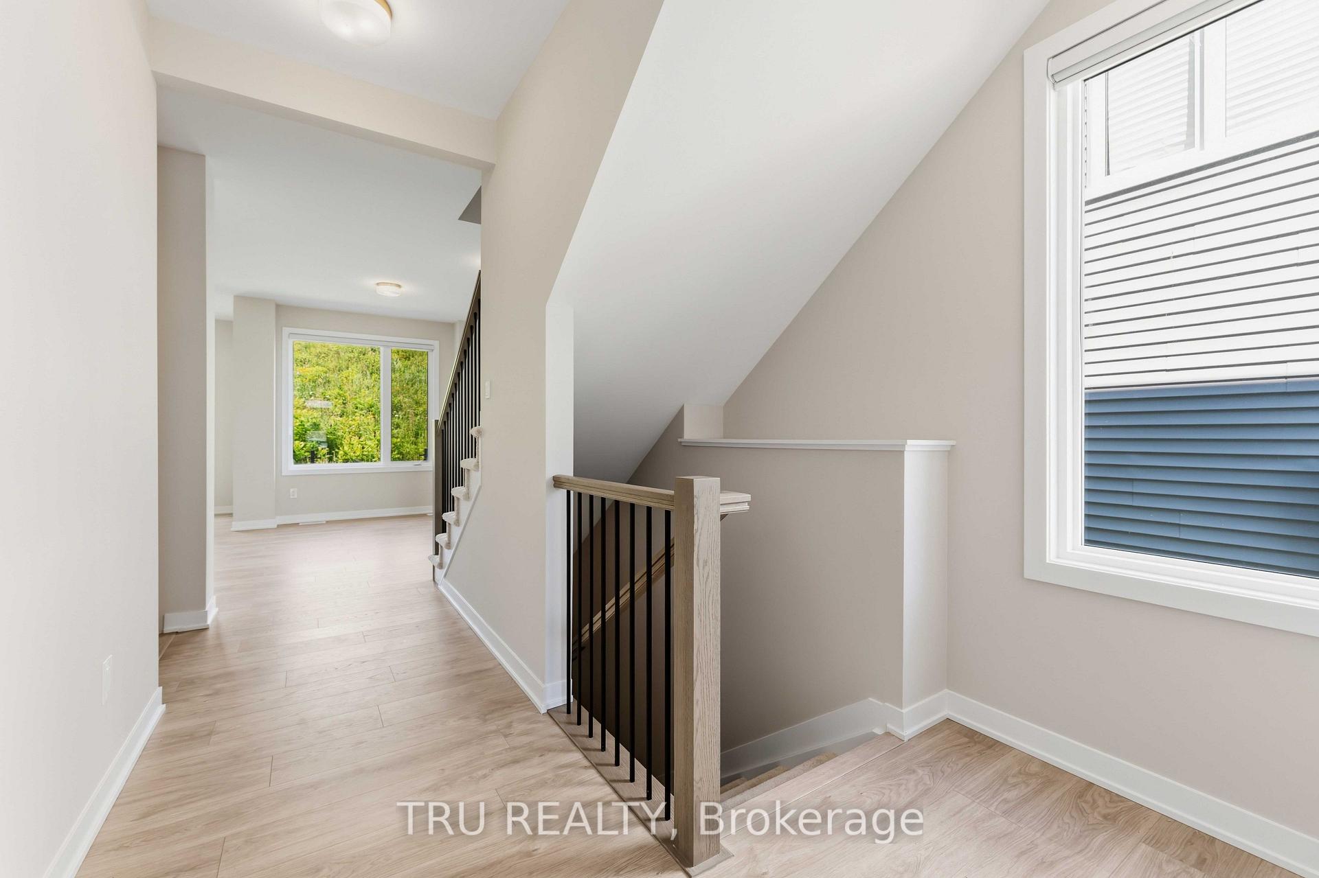 Photo 4 of 706 Expansion Road, Ottawa, Barrhaven - Half Moon Bay — HOMEH