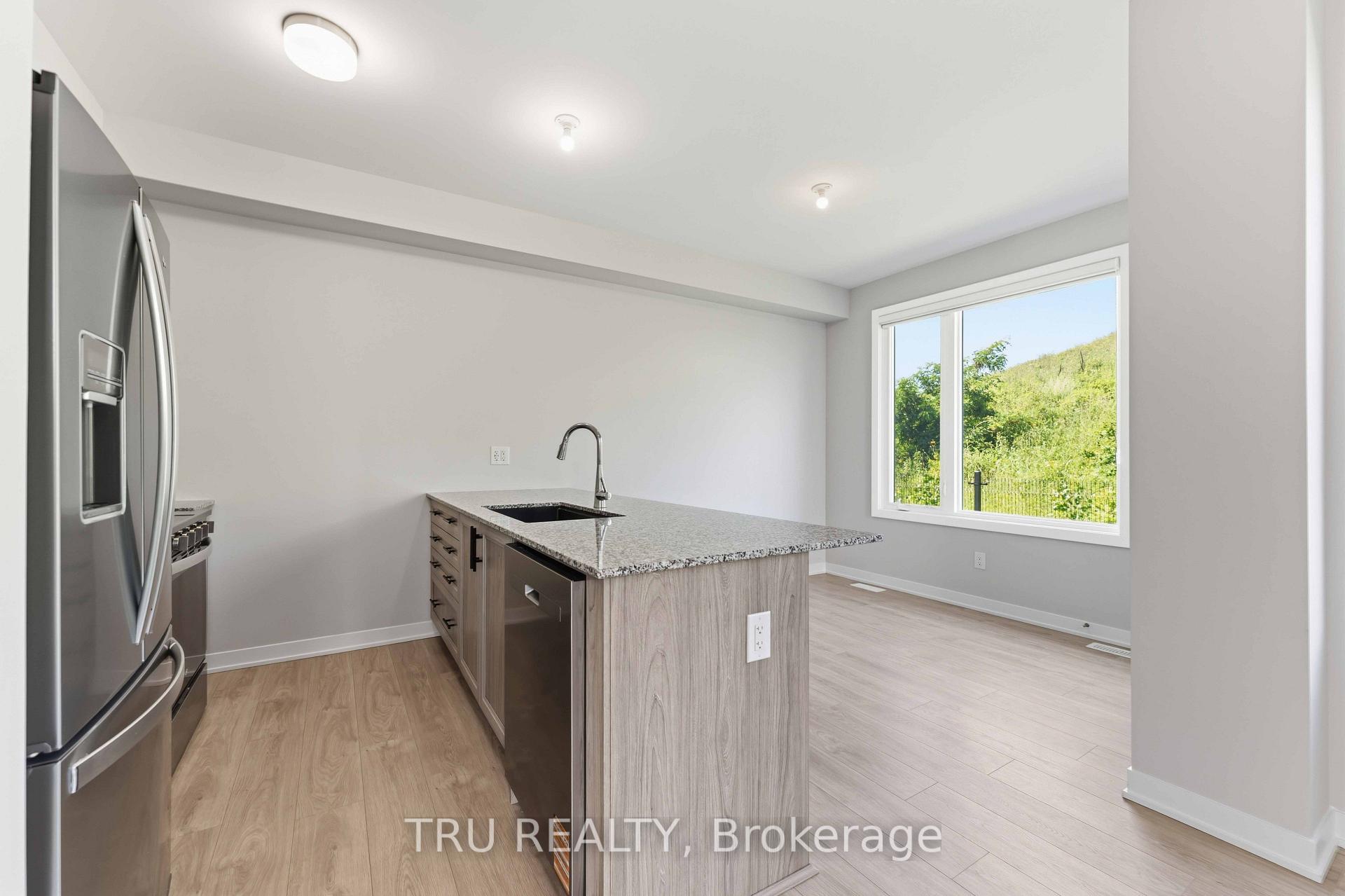 Photo 5 of 706 Expansion Road, Ottawa, Barrhaven - Half Moon Bay — HOMEH