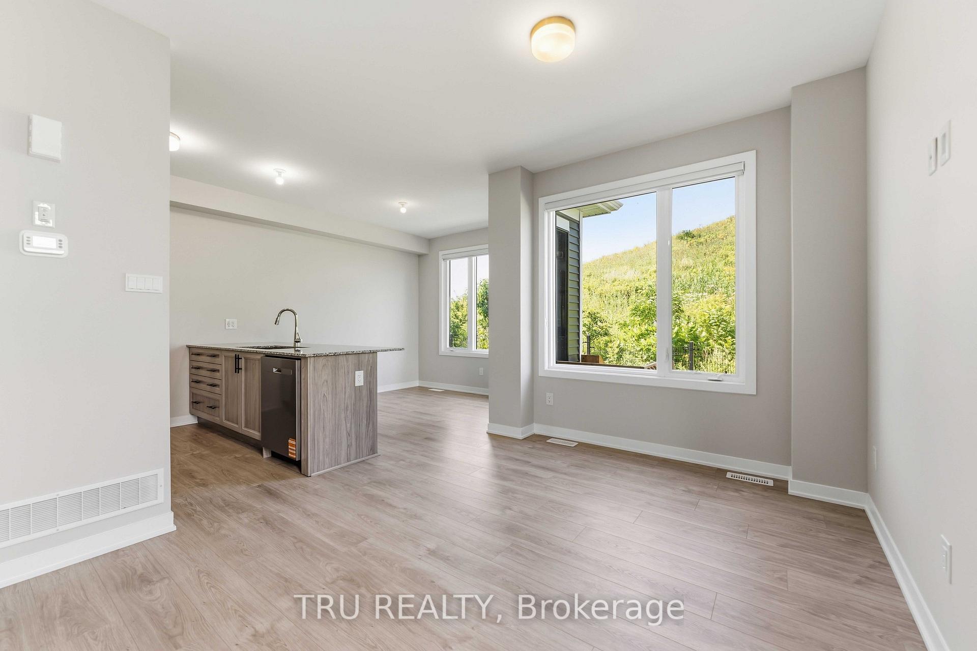 Photo 6 of 706 Expansion Road, Ottawa, Barrhaven - Half Moon Bay — HOMEH