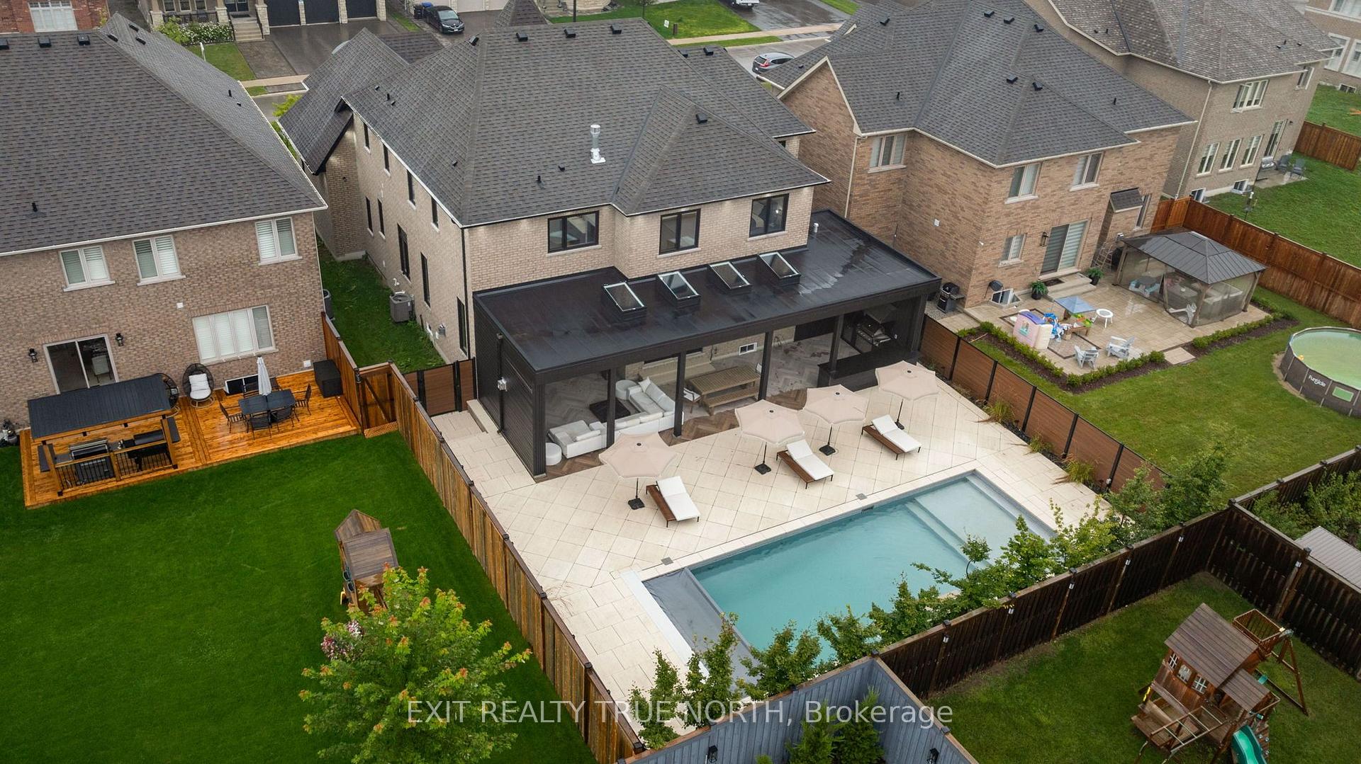 Photo 2 of 106 Rugman Crescent, Springwater, Centre Vespra — HOMEH