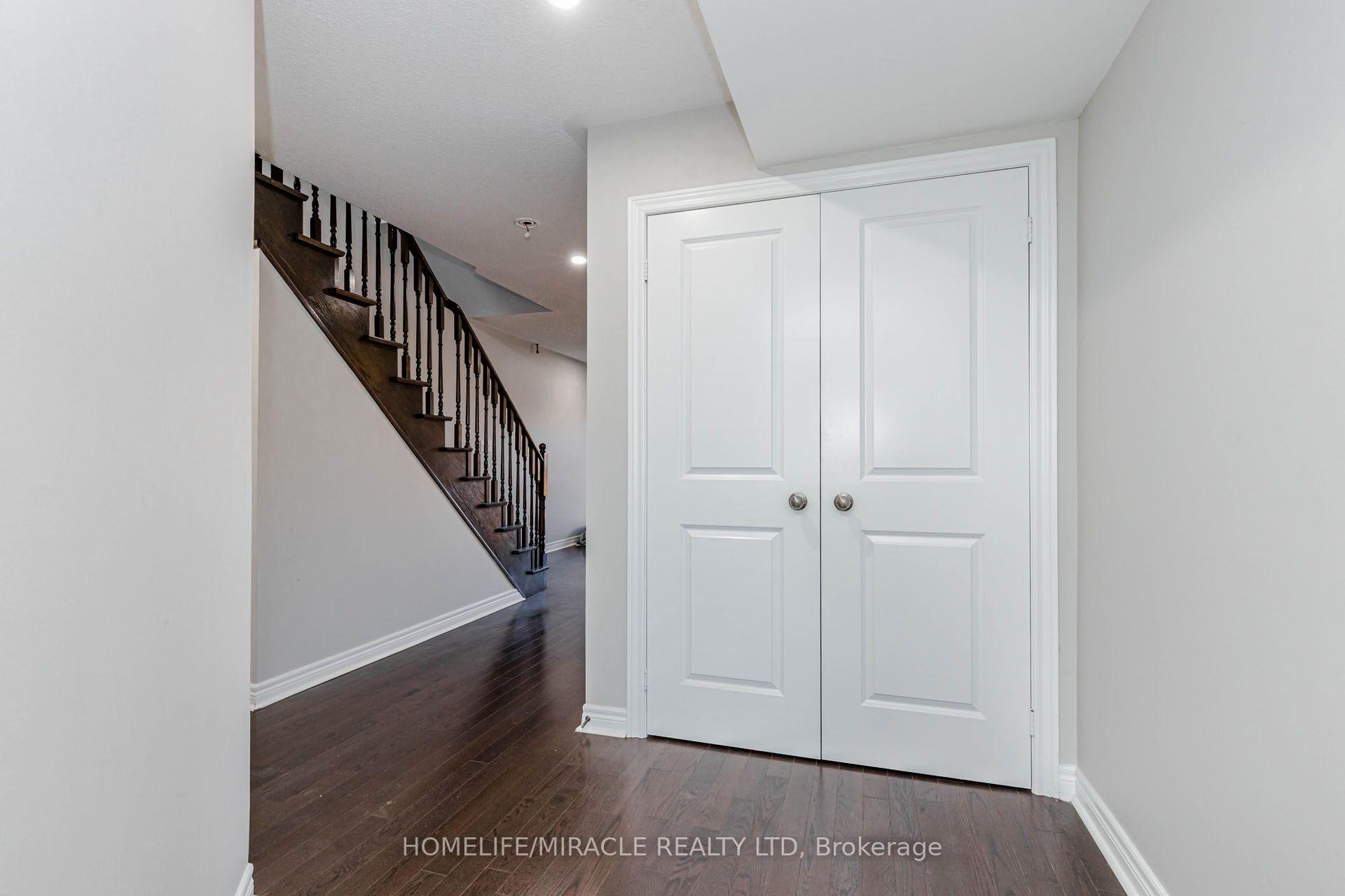 Photo 6 of 45 Padbury Trail, Brampton, Northwest Brampton — HOMEH