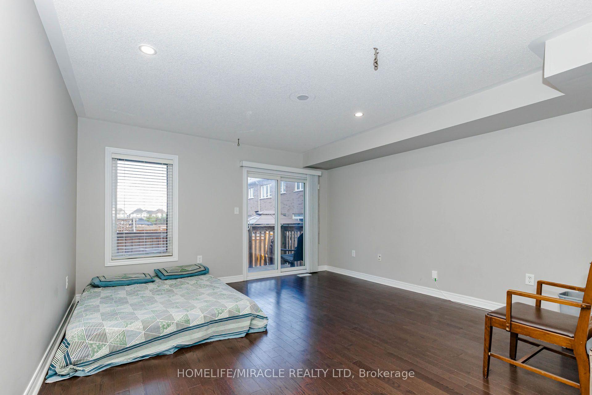 Photo 8 of 45 Padbury Trail, Brampton, Northwest Brampton — HOMEH