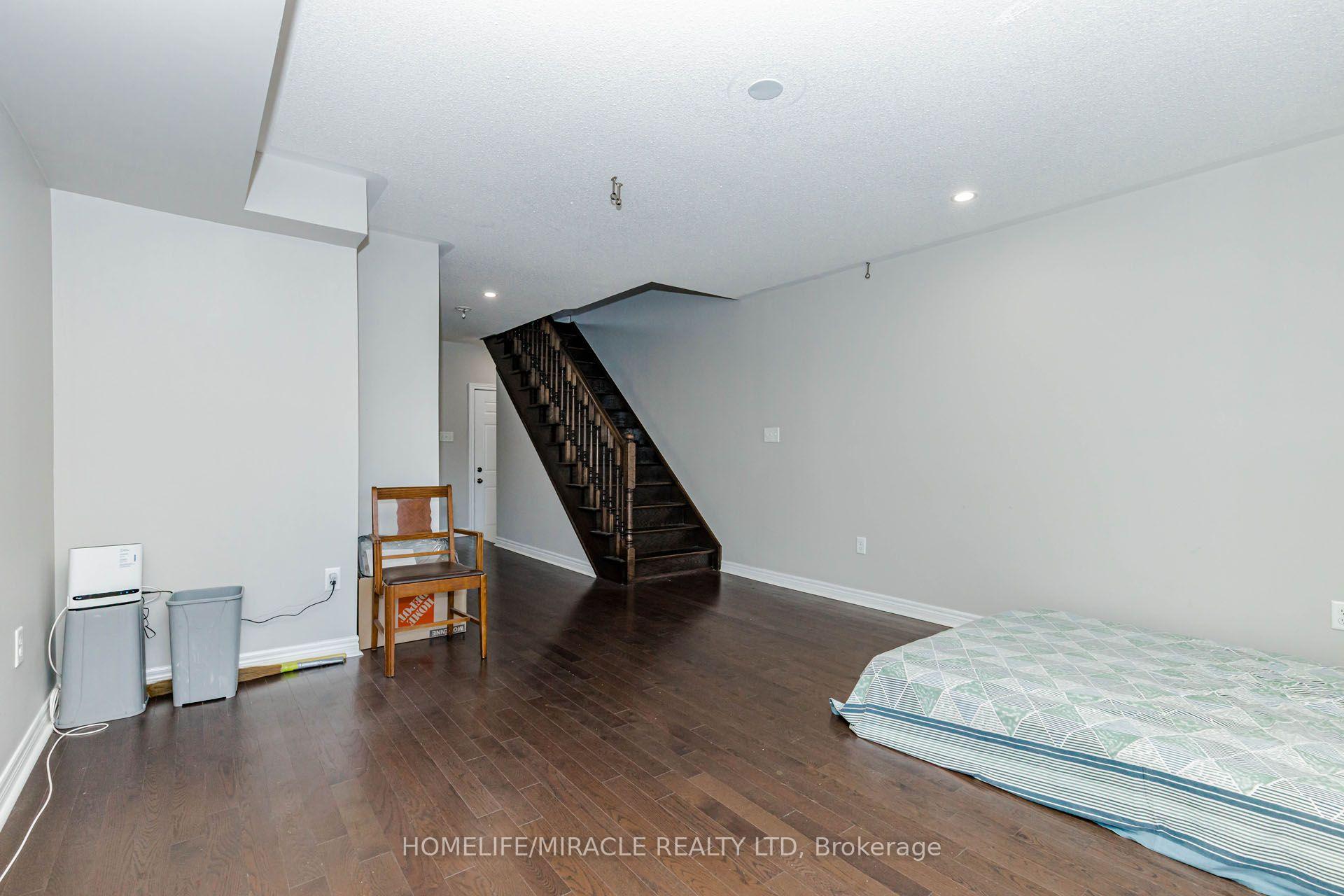 Photo 10 of 45 Padbury Trail, Brampton, Northwest Brampton — HOMEH