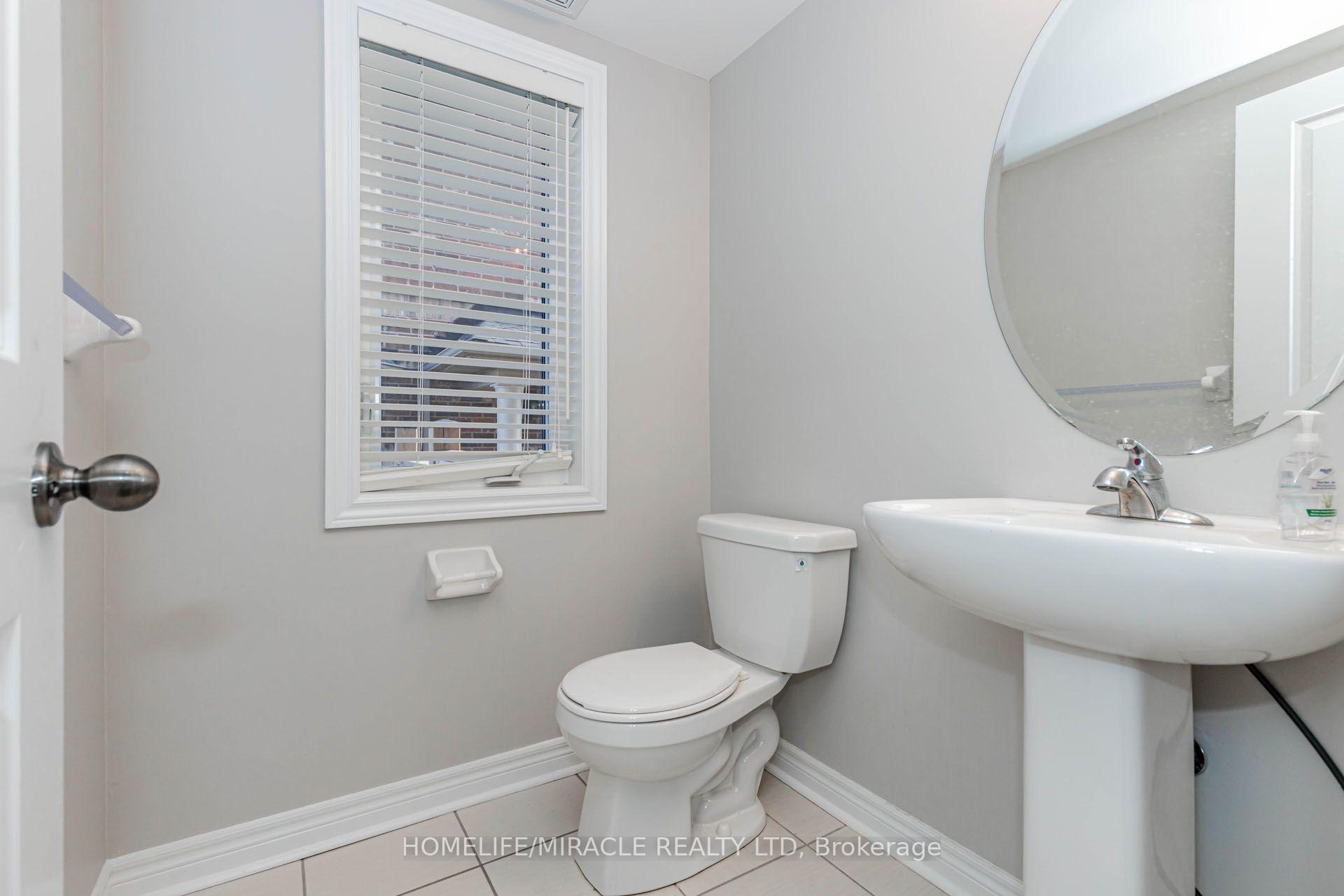 Photo 11 of 45 Padbury Trail, Brampton, Northwest Brampton — HOMEH