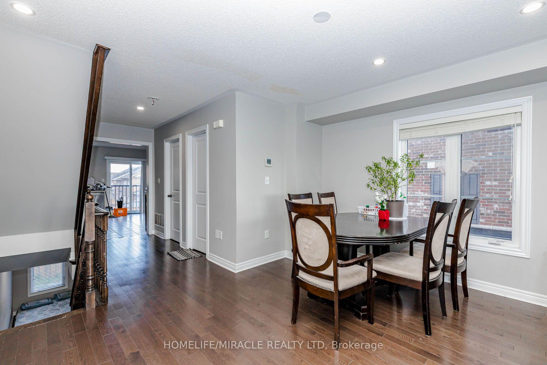 Photo 15 of 45 Padbury Trail, Brampton, Northwest Brampton — HOMEH