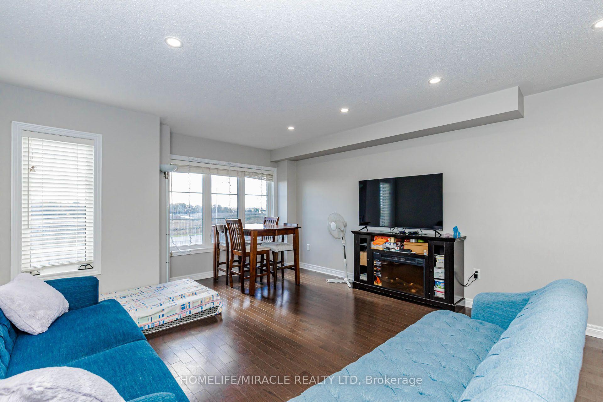 Photo 17 of 45 Padbury Trail, Brampton, Northwest Brampton — HOMEH
