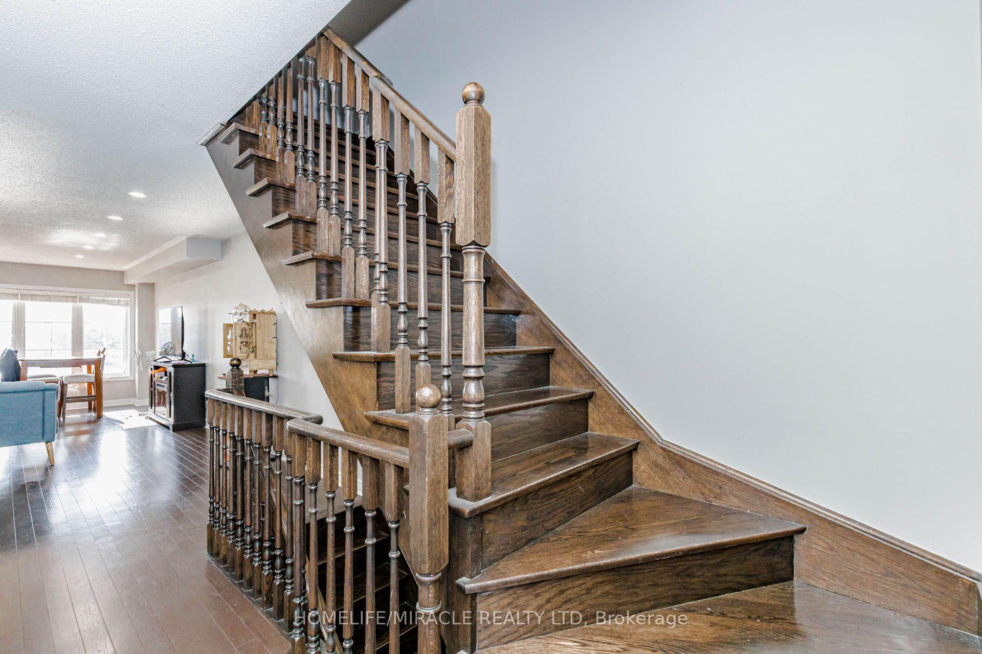 Photo 26 of 45 Padbury Trail, Brampton, Northwest Brampton — HOMEH