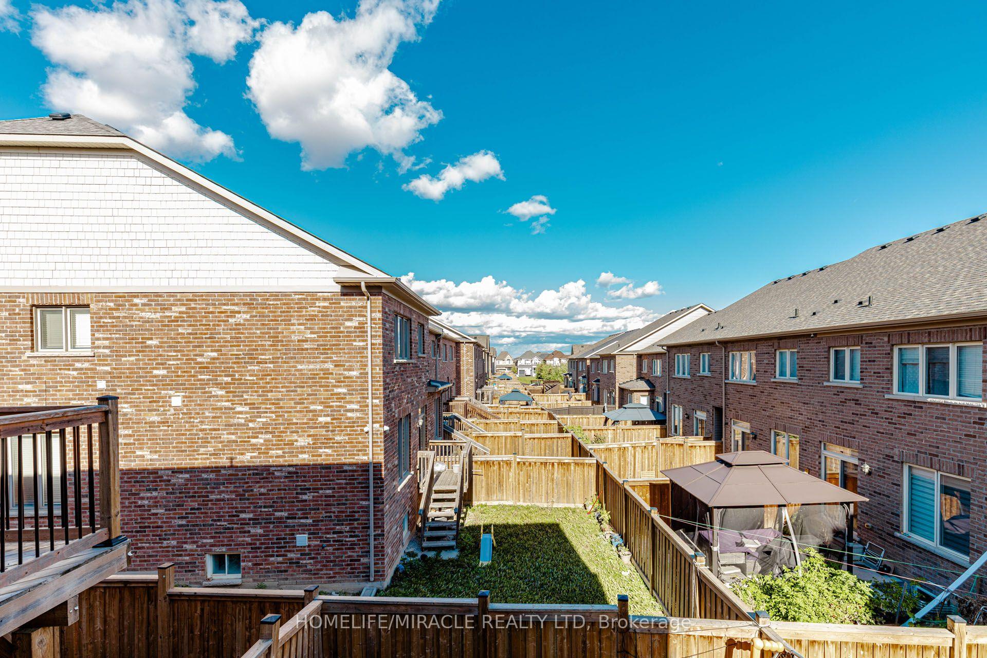 Photo 27 of 45 Padbury Trail, Brampton, Northwest Brampton — HOMEH