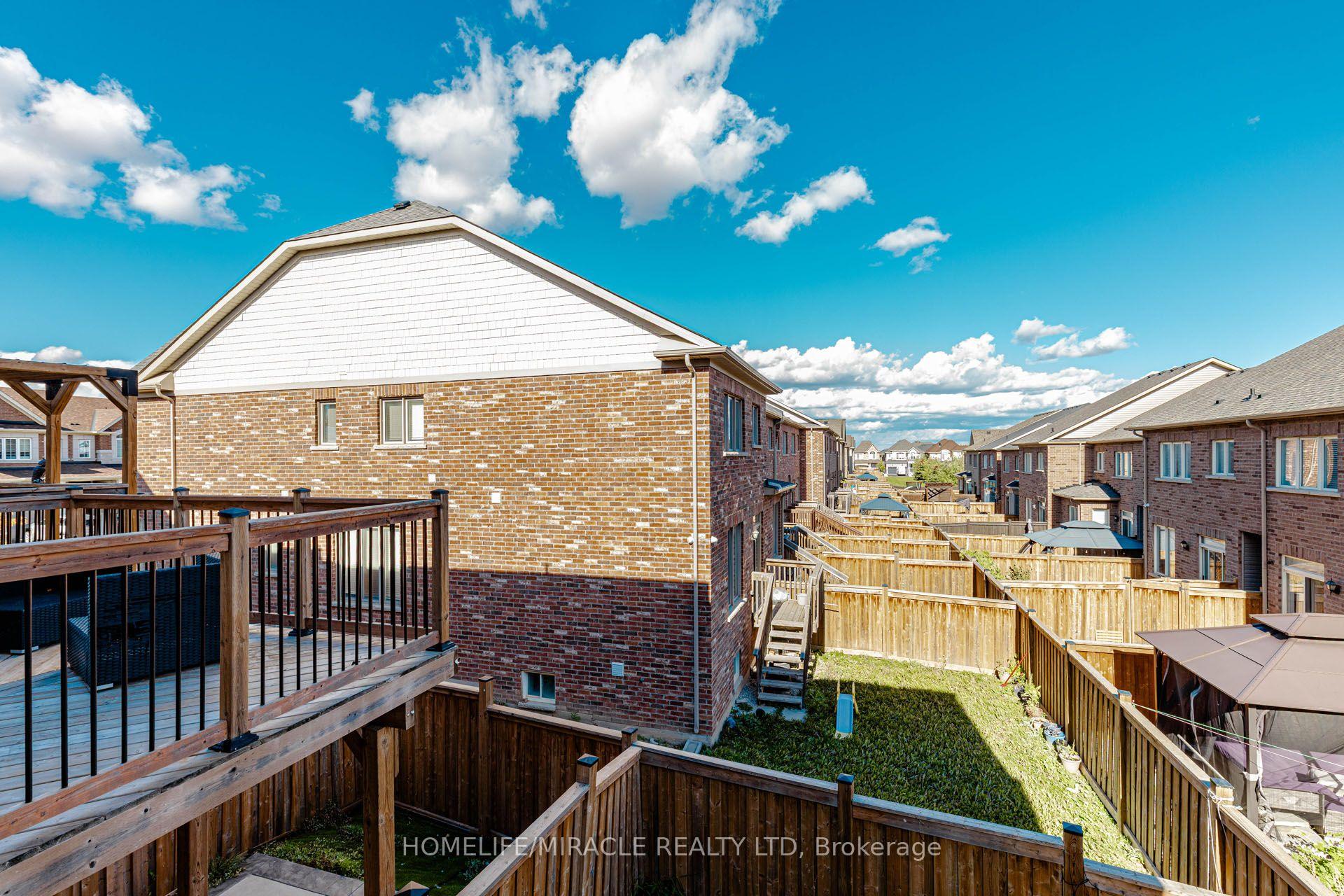 Photo 28 of 45 Padbury Trail, Brampton, Northwest Brampton — HOMEH