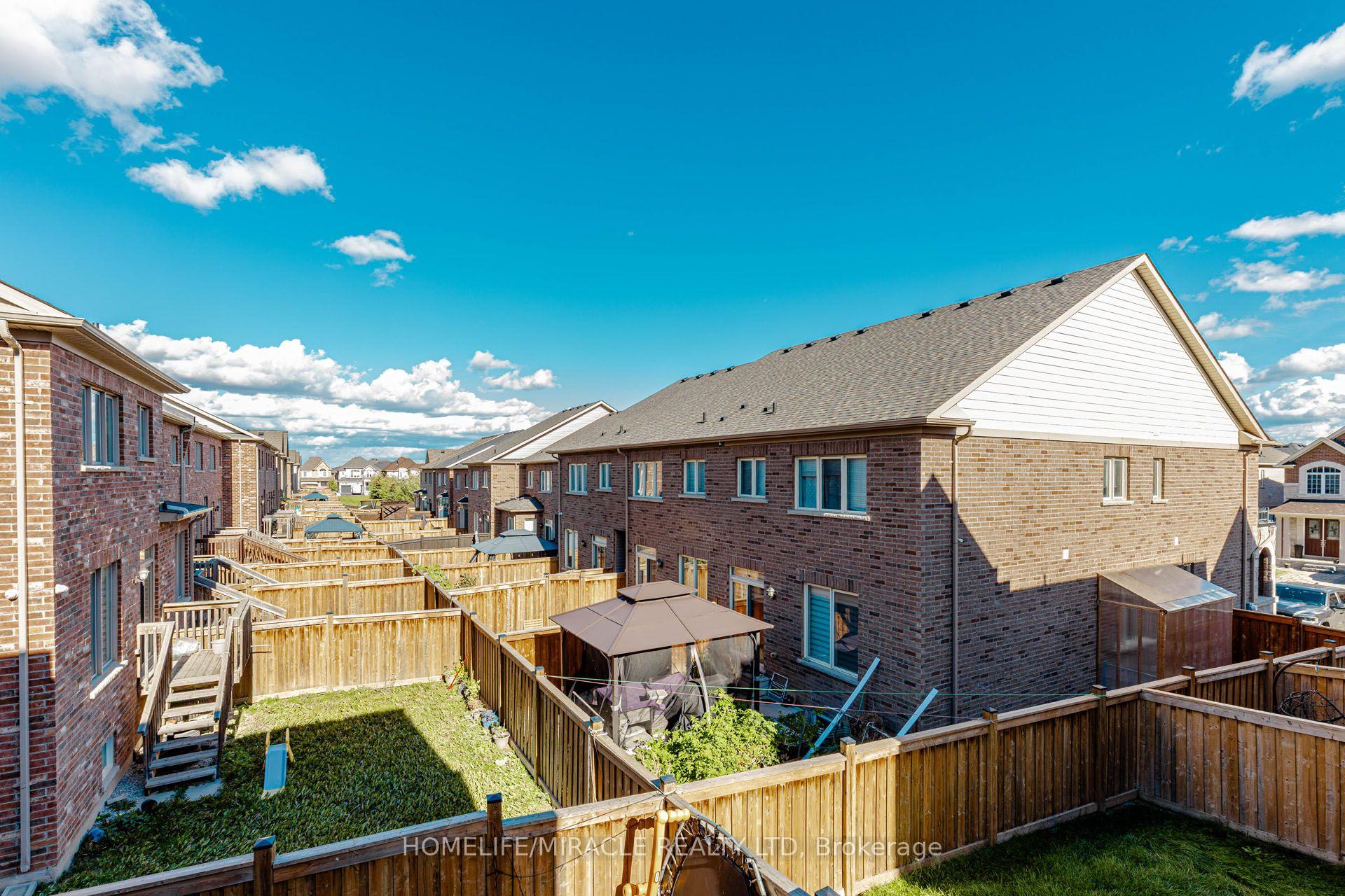 Photo 29 of 45 Padbury Trail, Brampton, Northwest Brampton — HOMEH