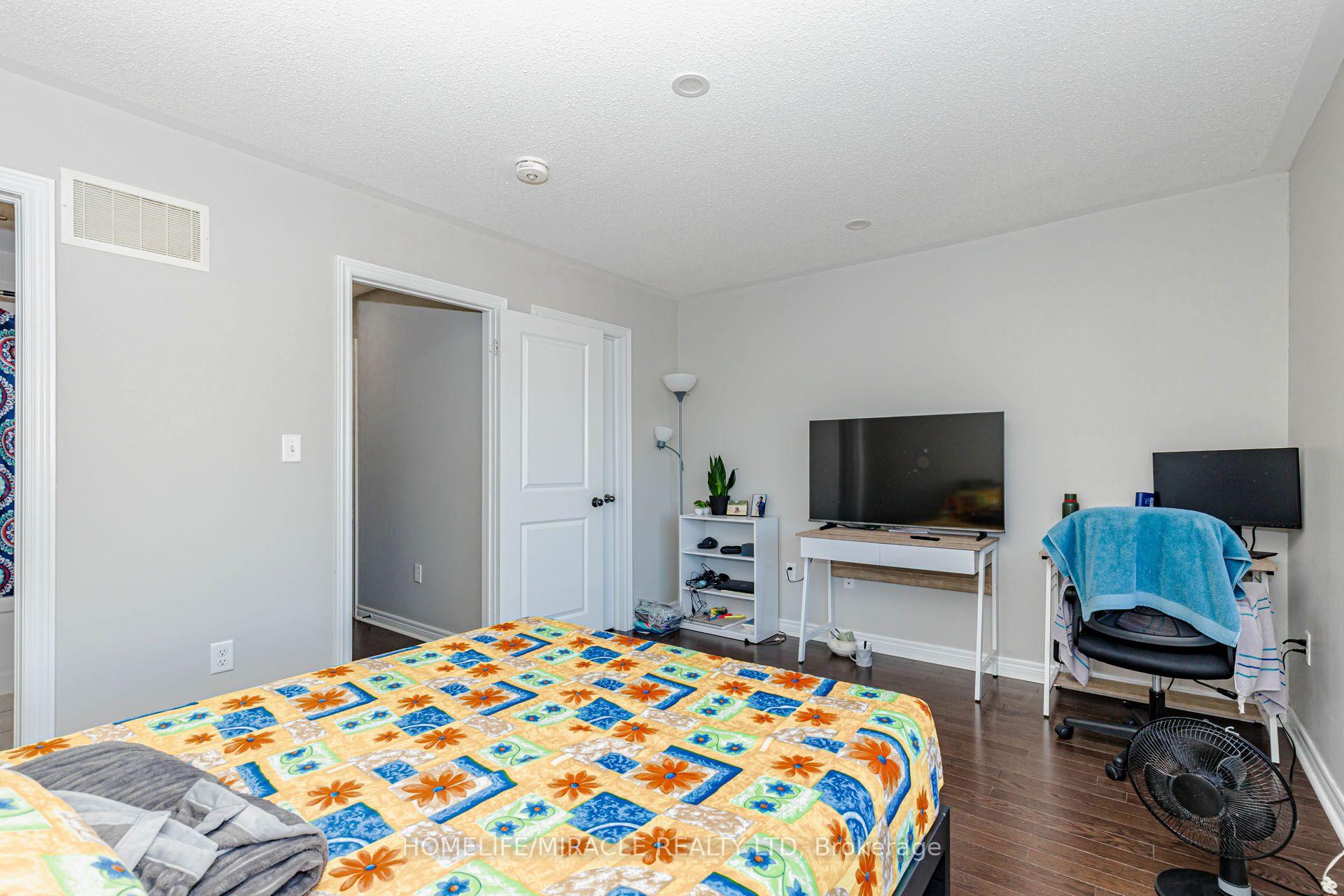 Photo 32 of 45 Padbury Trail, Brampton, Northwest Brampton — HOMEH