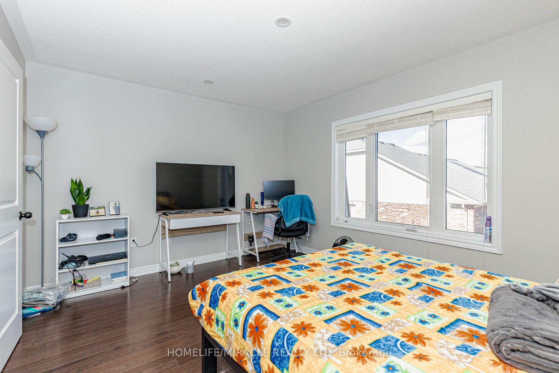 Photo 33 of 45 Padbury Trail, Brampton, Northwest Brampton — HOMEH