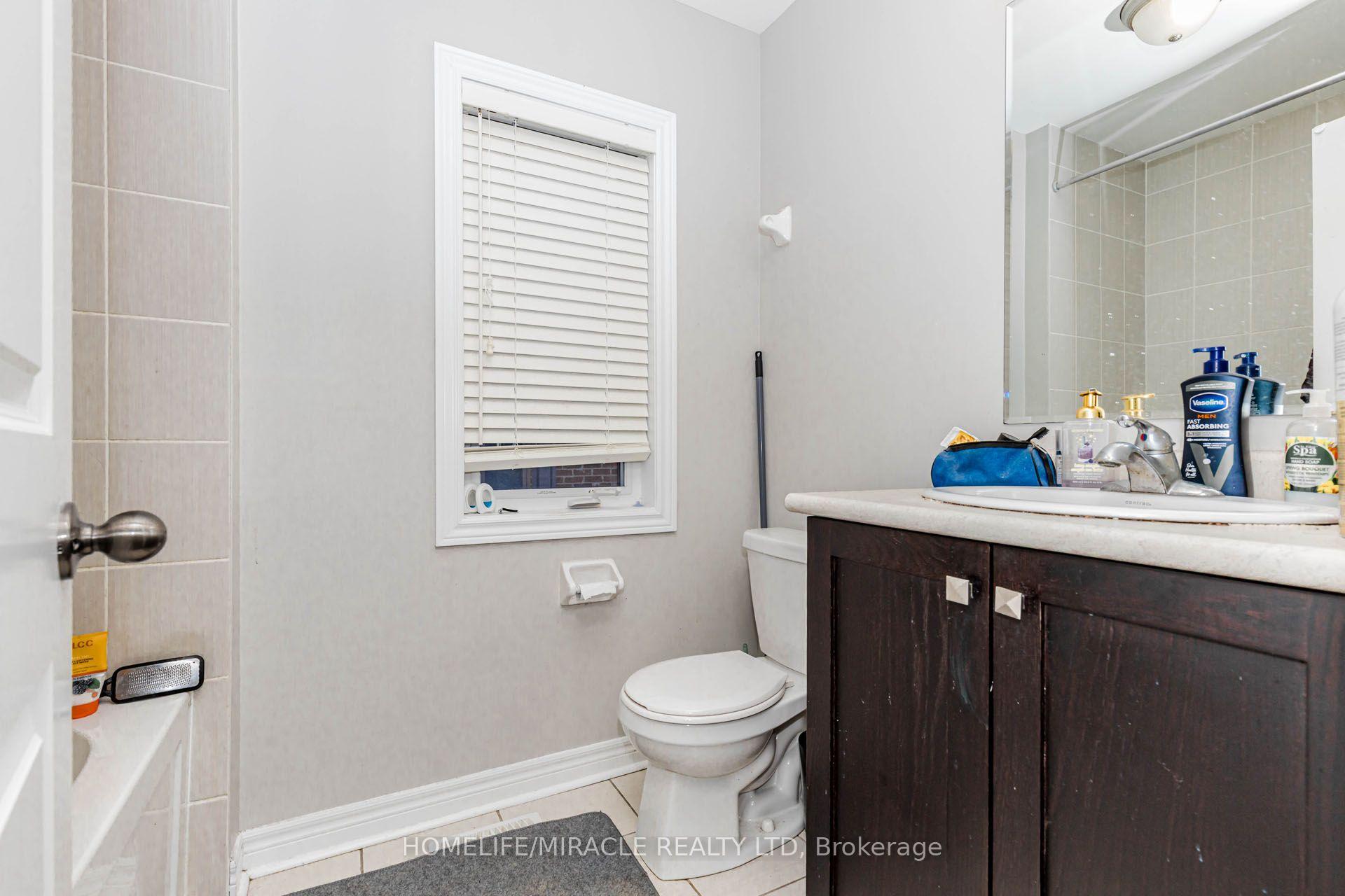 Photo 38 of 45 Padbury Trail, Brampton, Northwest Brampton — HOMEH