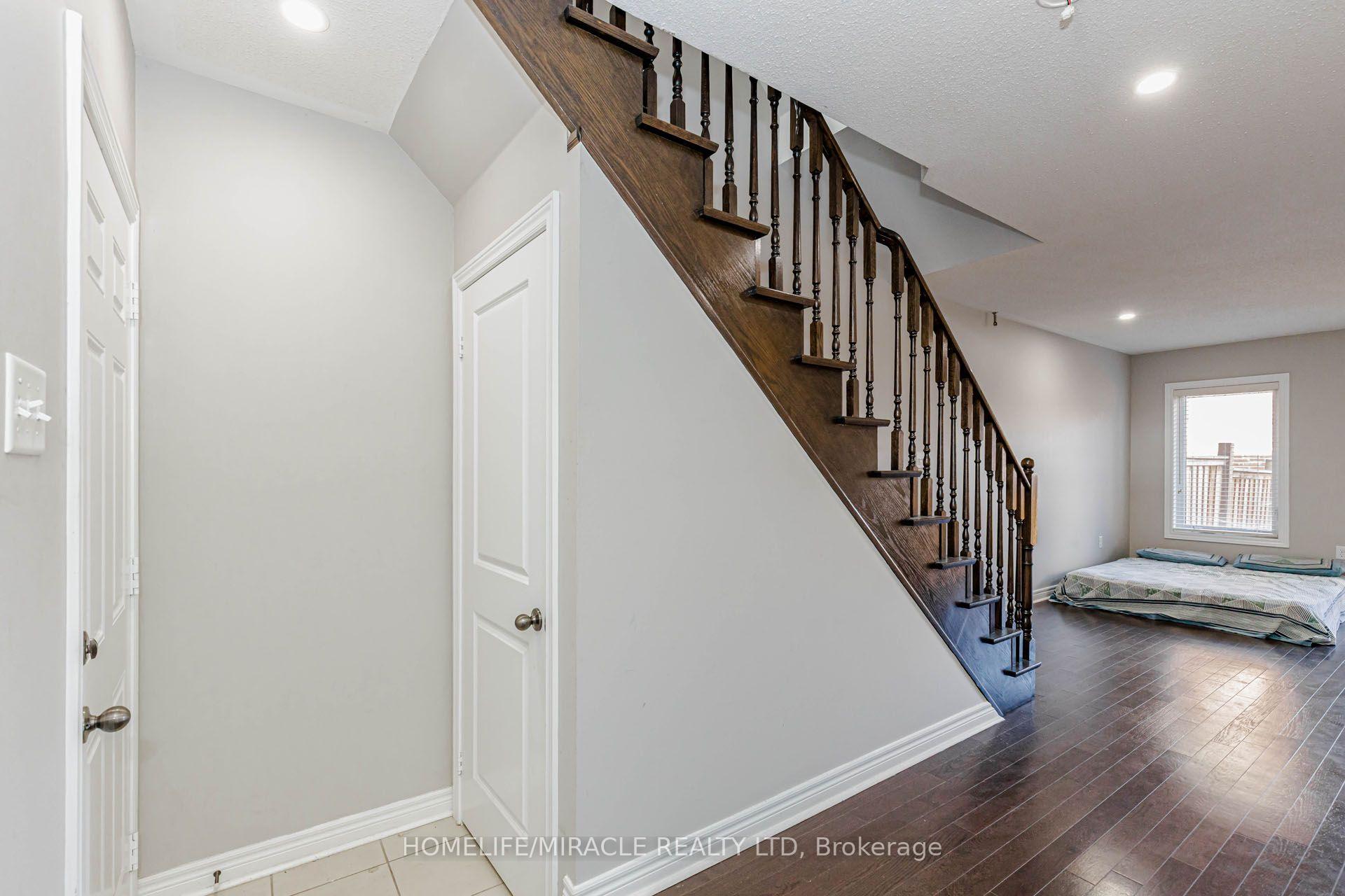 Photo 42 of 45 Padbury Trail, Brampton, Northwest Brampton — HOMEH