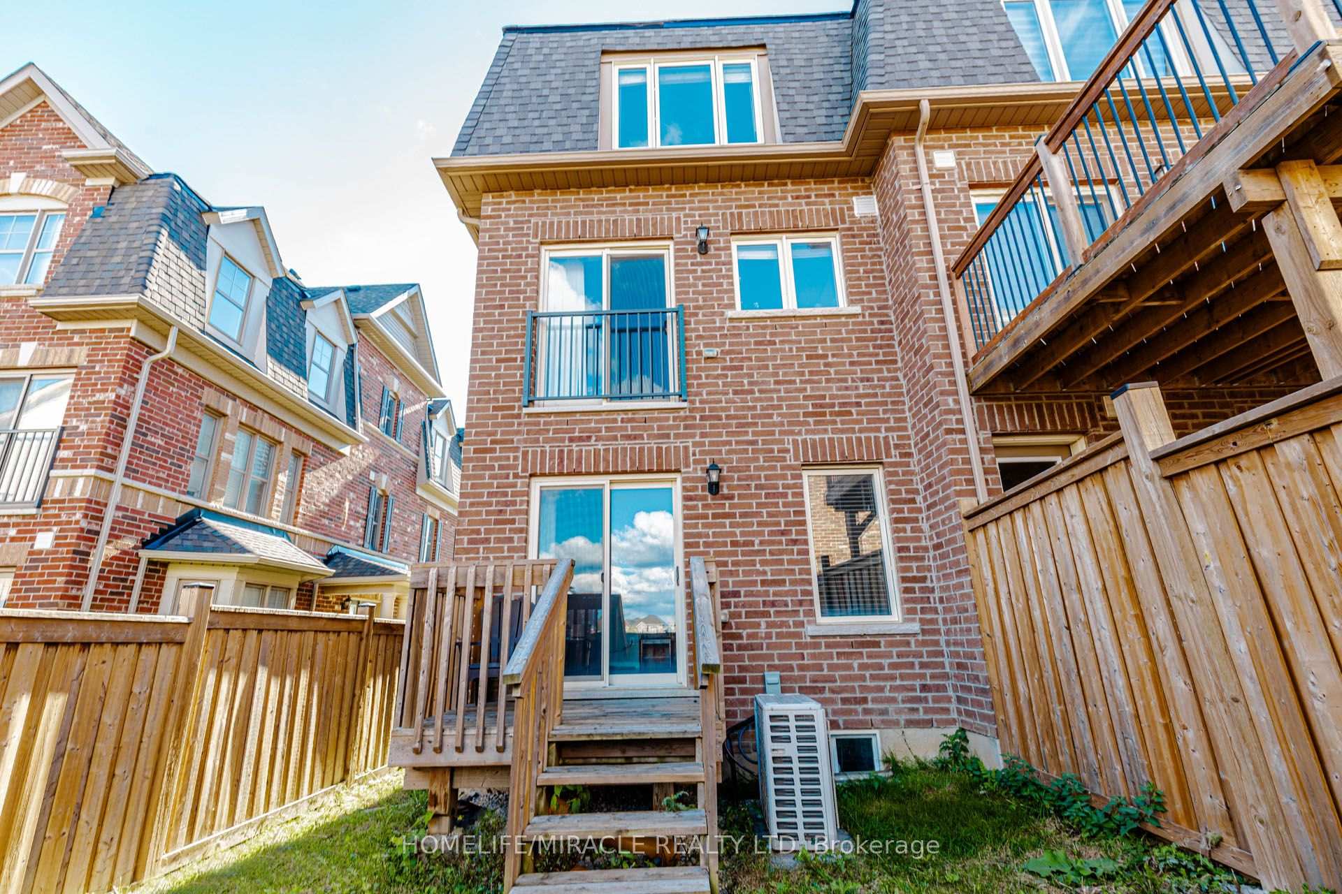 Photo 49 of 45 Padbury Trail, Brampton, Northwest Brampton — HOMEH