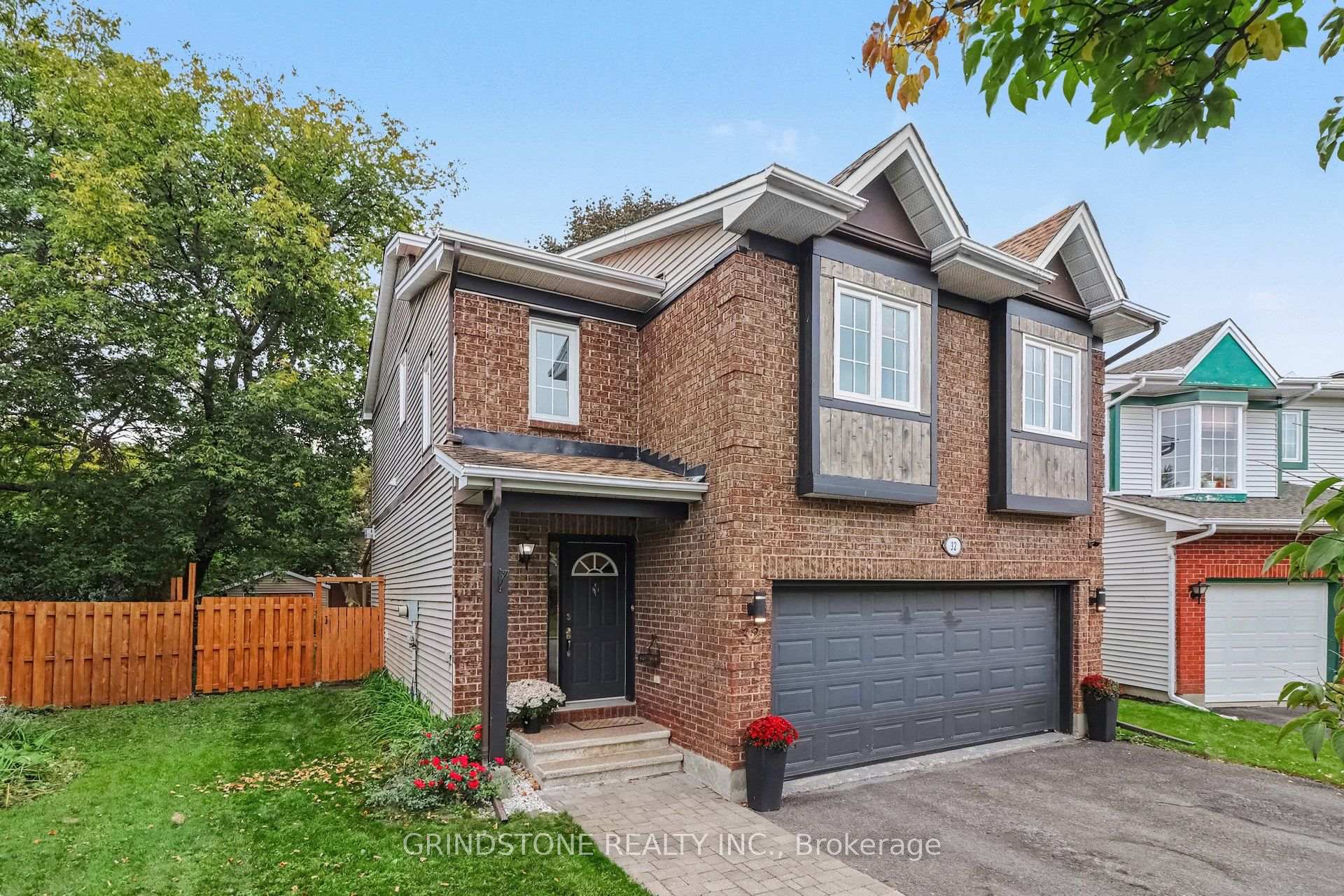 Photo 2 of 32 Rosegarden Crescent, Ottawa, Hunt Club Park/Greenboro — HOMEH