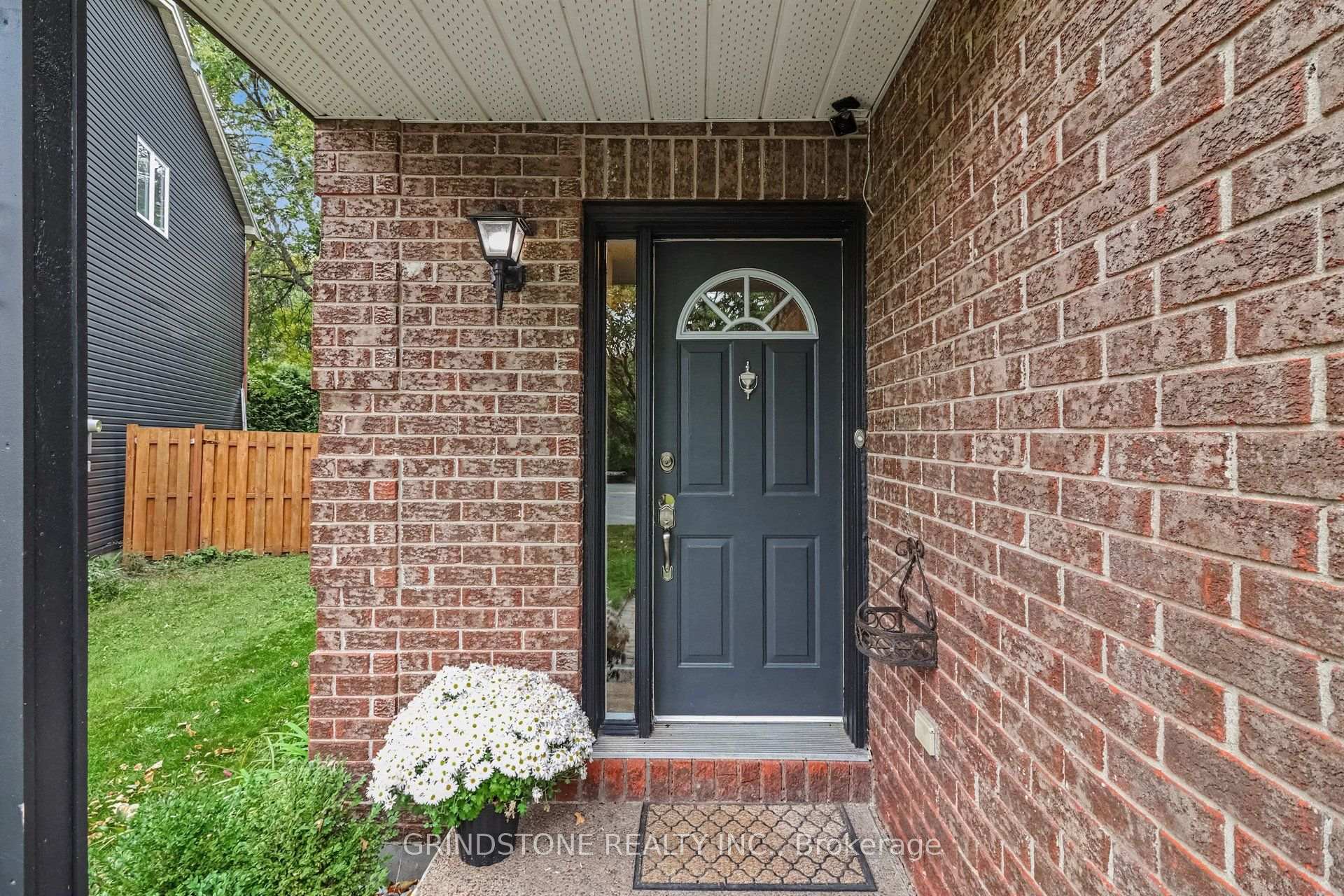 Photo 3 of 32 Rosegarden Crescent, Ottawa, Hunt Club Park/Greenboro — HOMEH