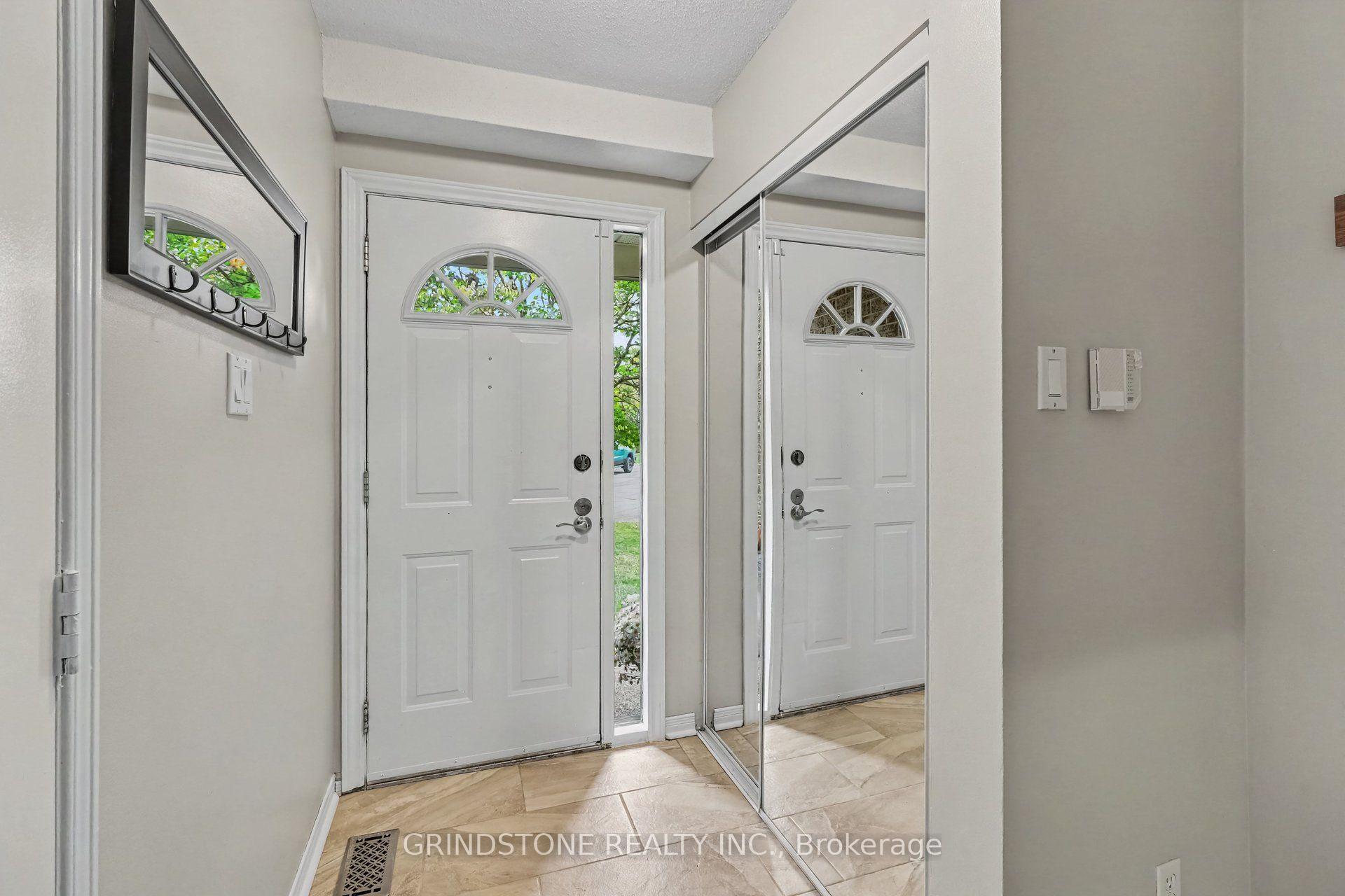 Photo 4 of 32 Rosegarden Crescent, Ottawa, Hunt Club Park/Greenboro — HOMEH