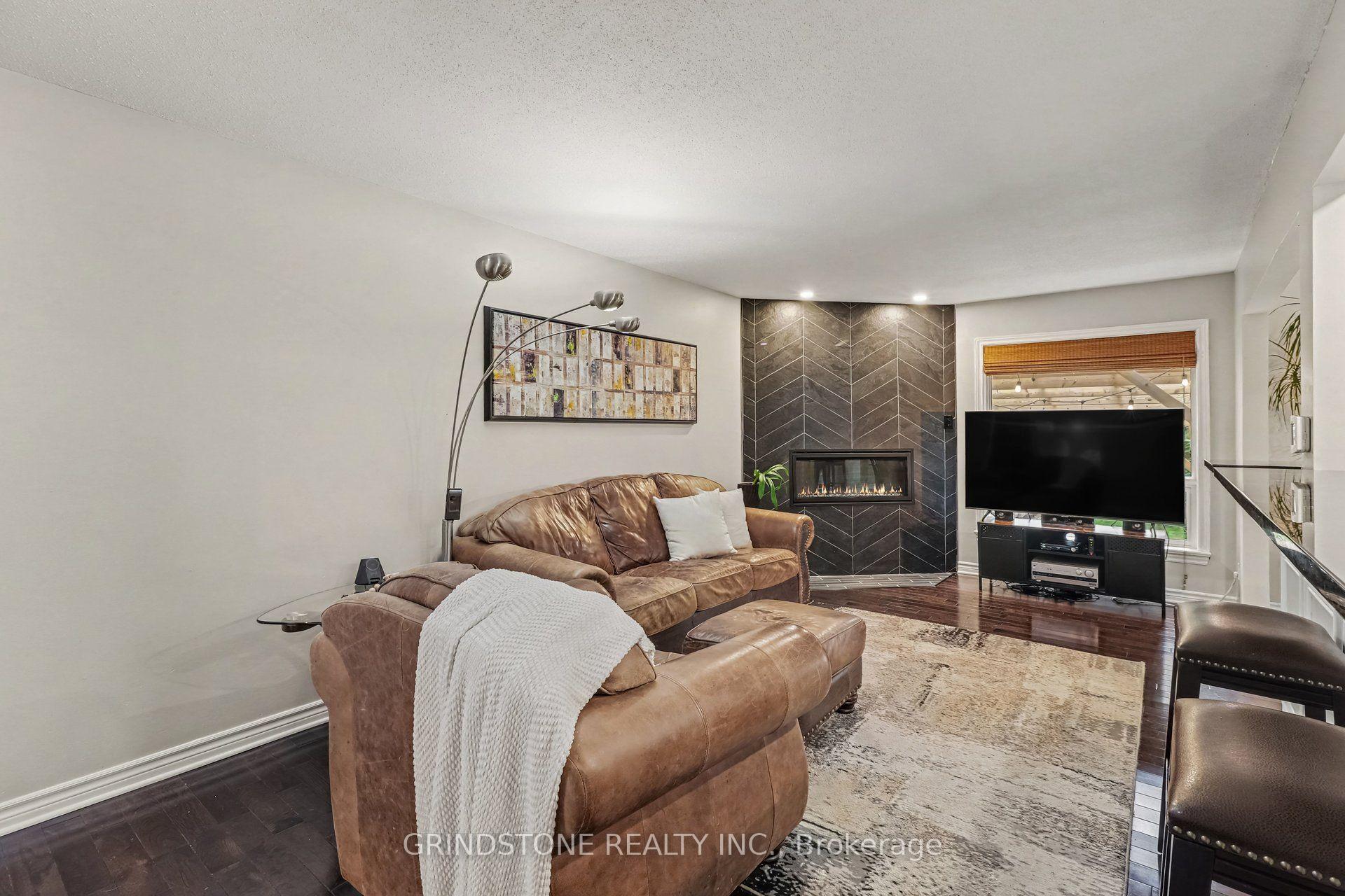 Photo 6 of 32 Rosegarden Crescent, Ottawa, Hunt Club Park/Greenboro — HOMEH