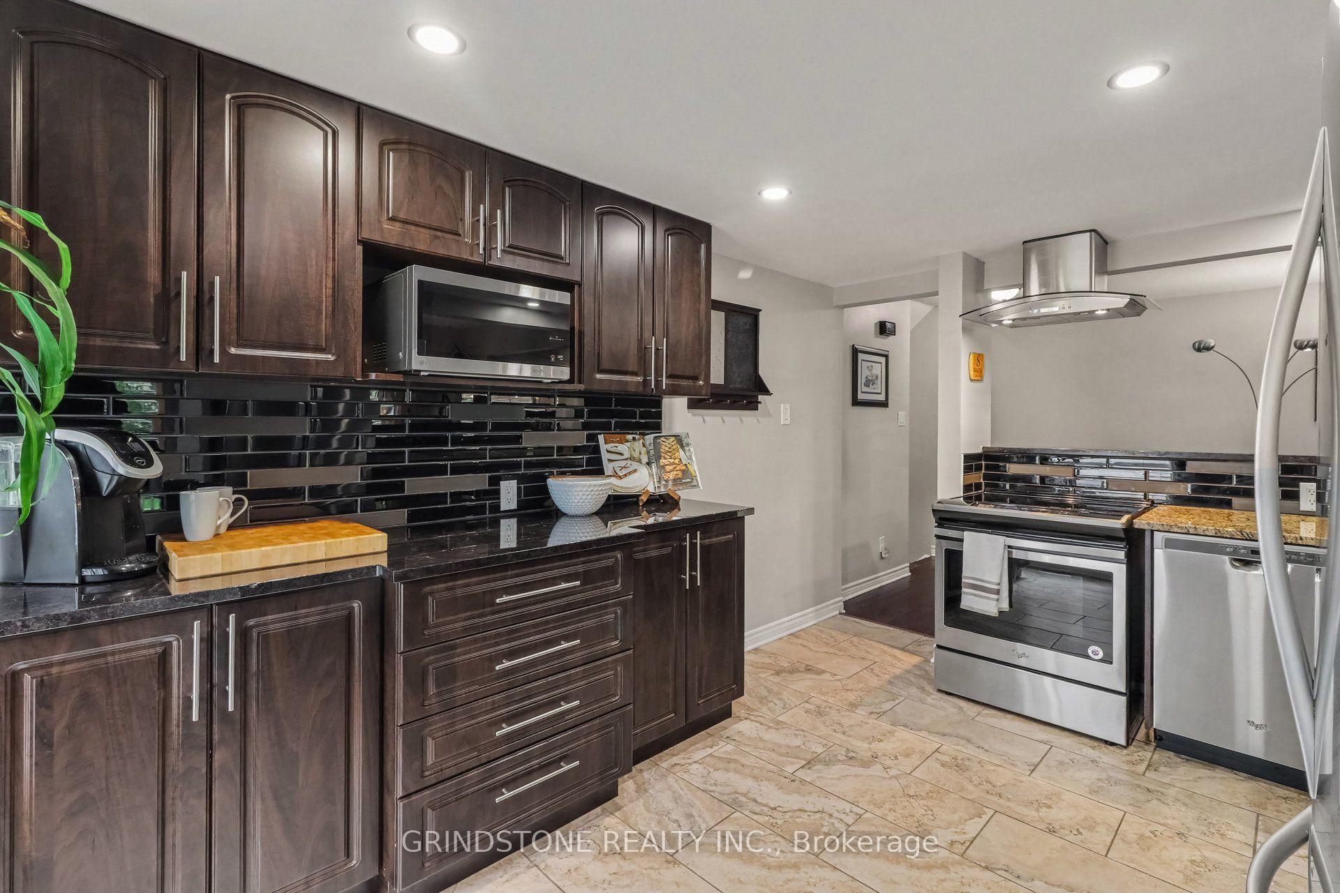 Photo 12 of 32 Rosegarden Crescent, Ottawa, Hunt Club Park/Greenboro — HOMEH