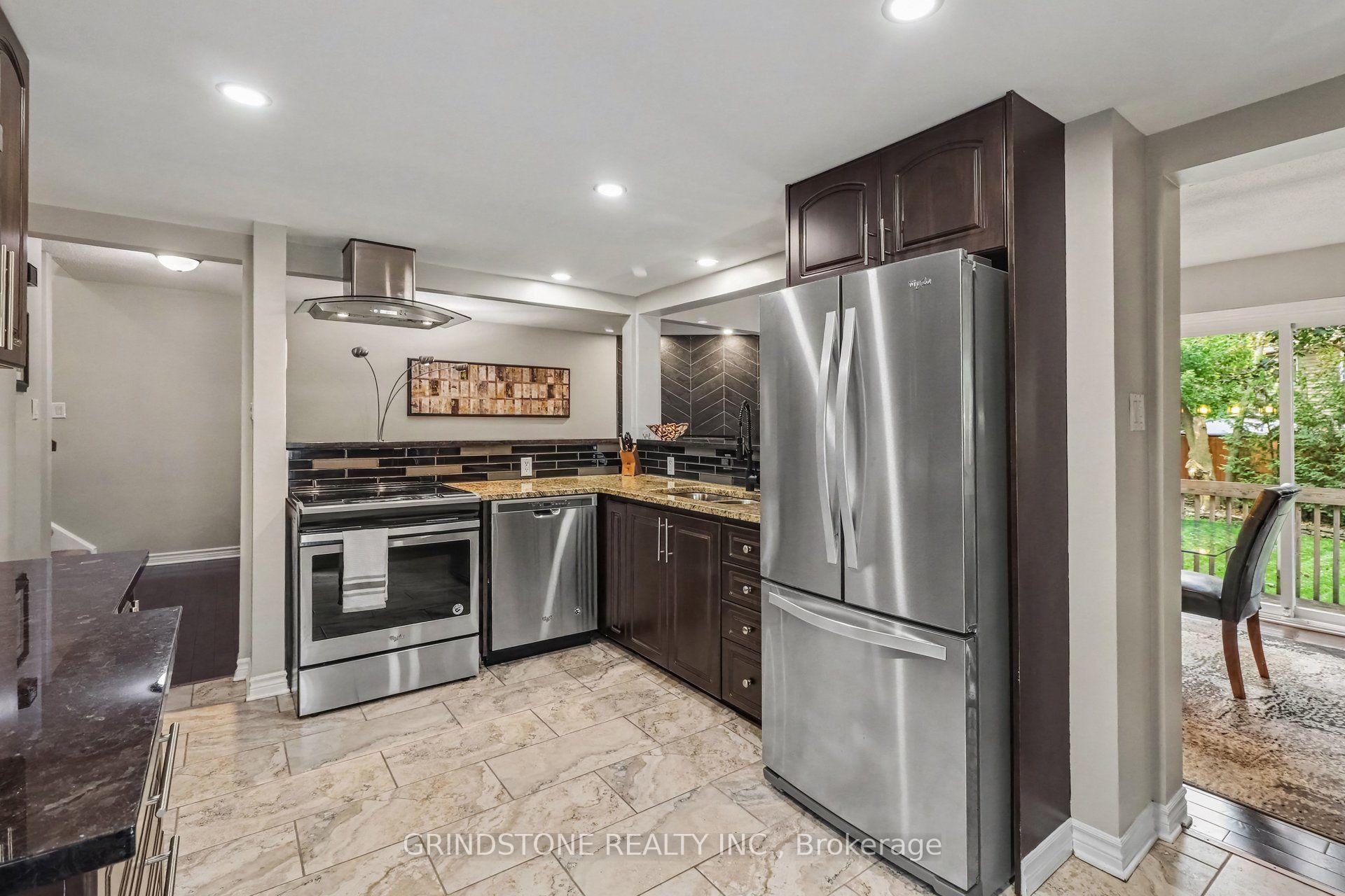 Photo 13 of 32 Rosegarden Crescent, Ottawa, Hunt Club Park/Greenboro — HOMEH