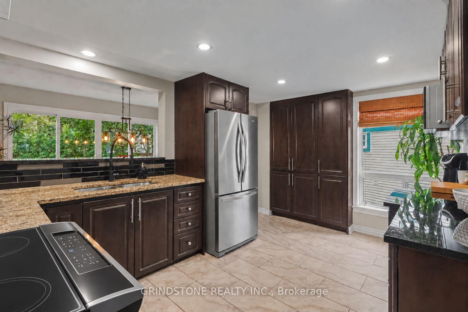 Photo 14 of 32 Rosegarden Crescent, Ottawa, Hunt Club Park/Greenboro — HOMEH