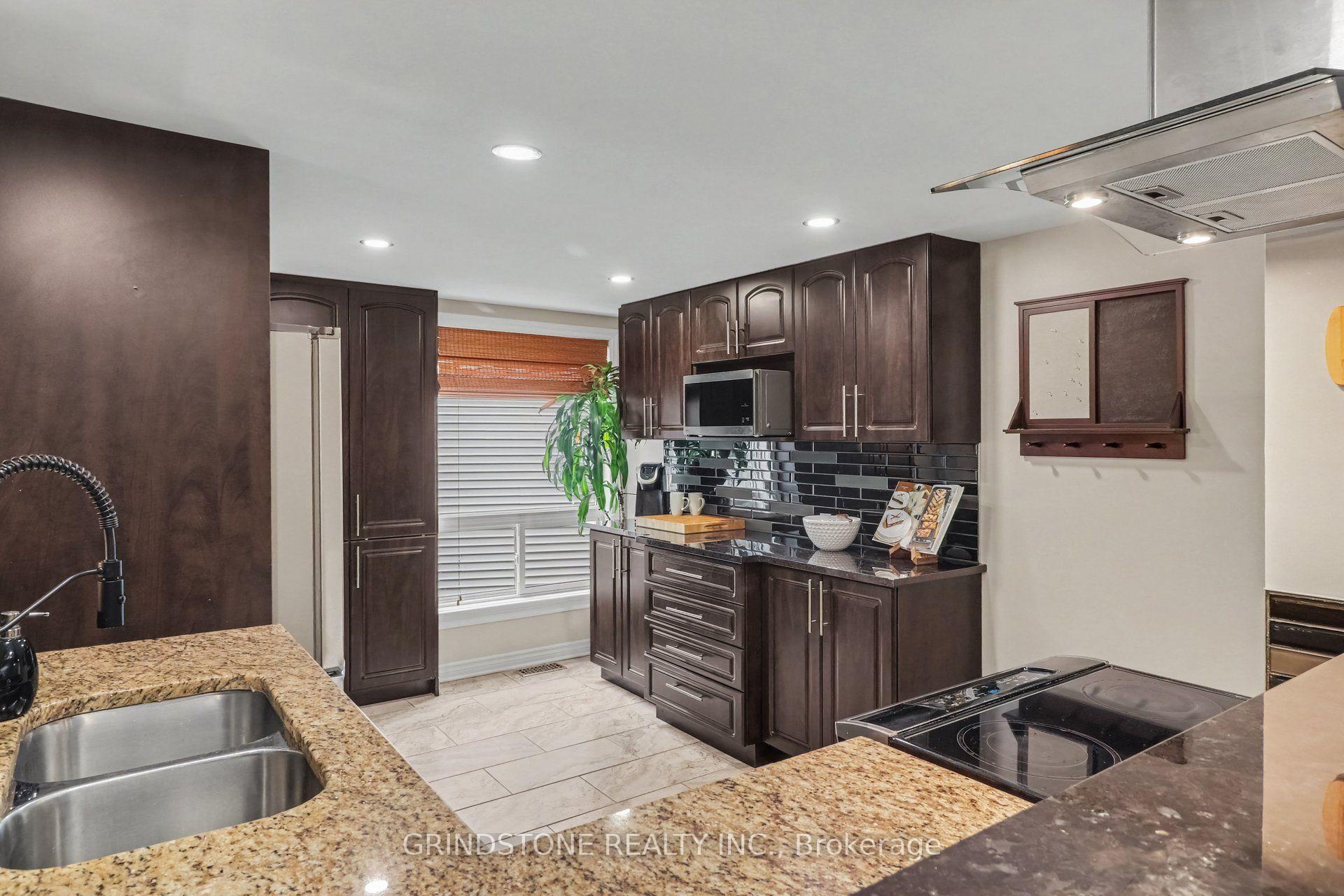 Photo 15 of 32 Rosegarden Crescent, Ottawa, Hunt Club Park/Greenboro — HOMEH