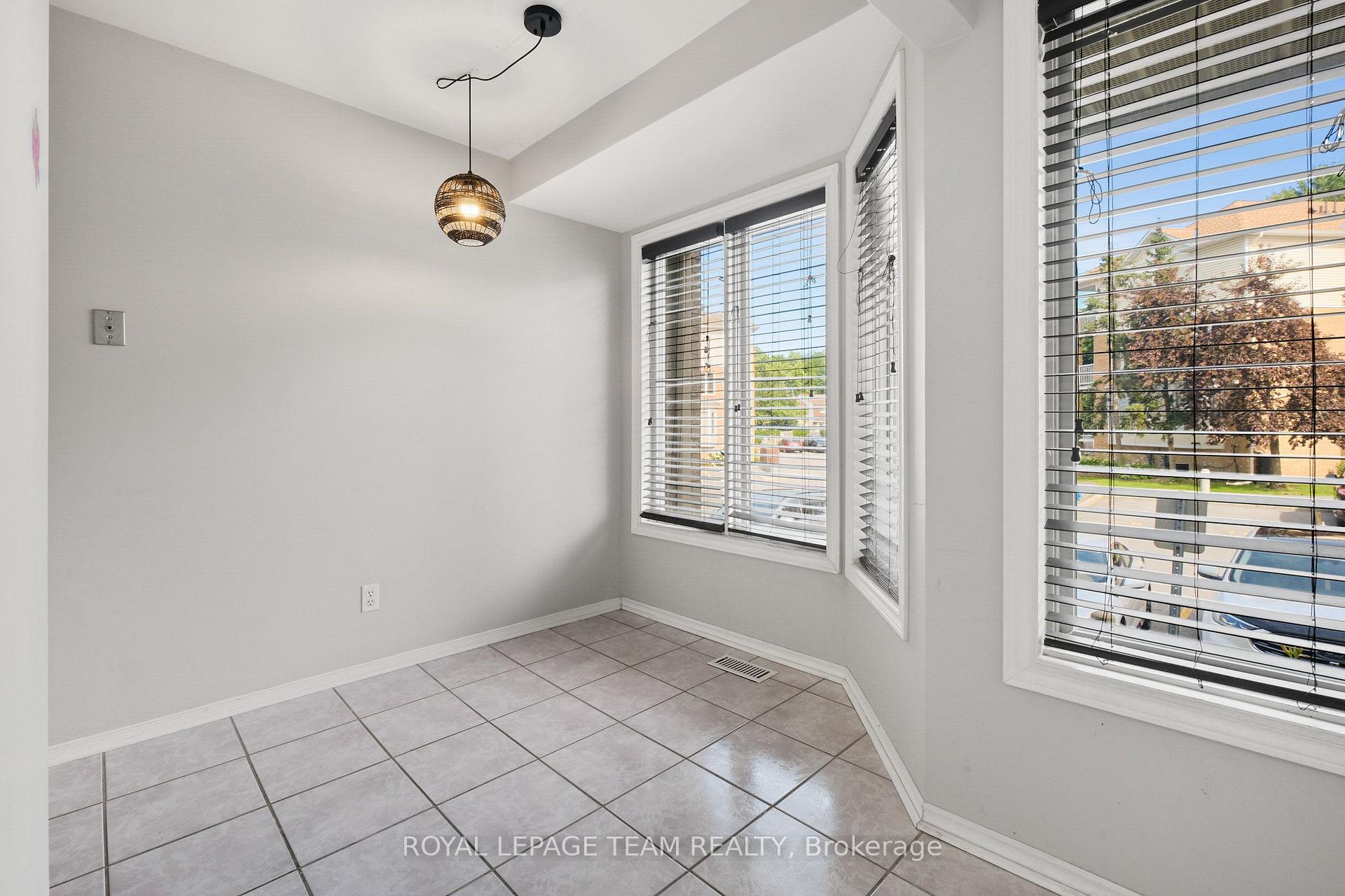 Photo 8 of 1665 Locksley Lane, Ottawa, Beaconwood — HOMEH