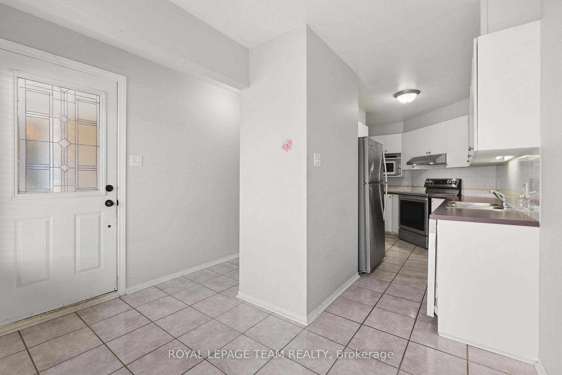 Photo 10 of 1665 Locksley Lane, Ottawa, Beaconwood — HOMEH